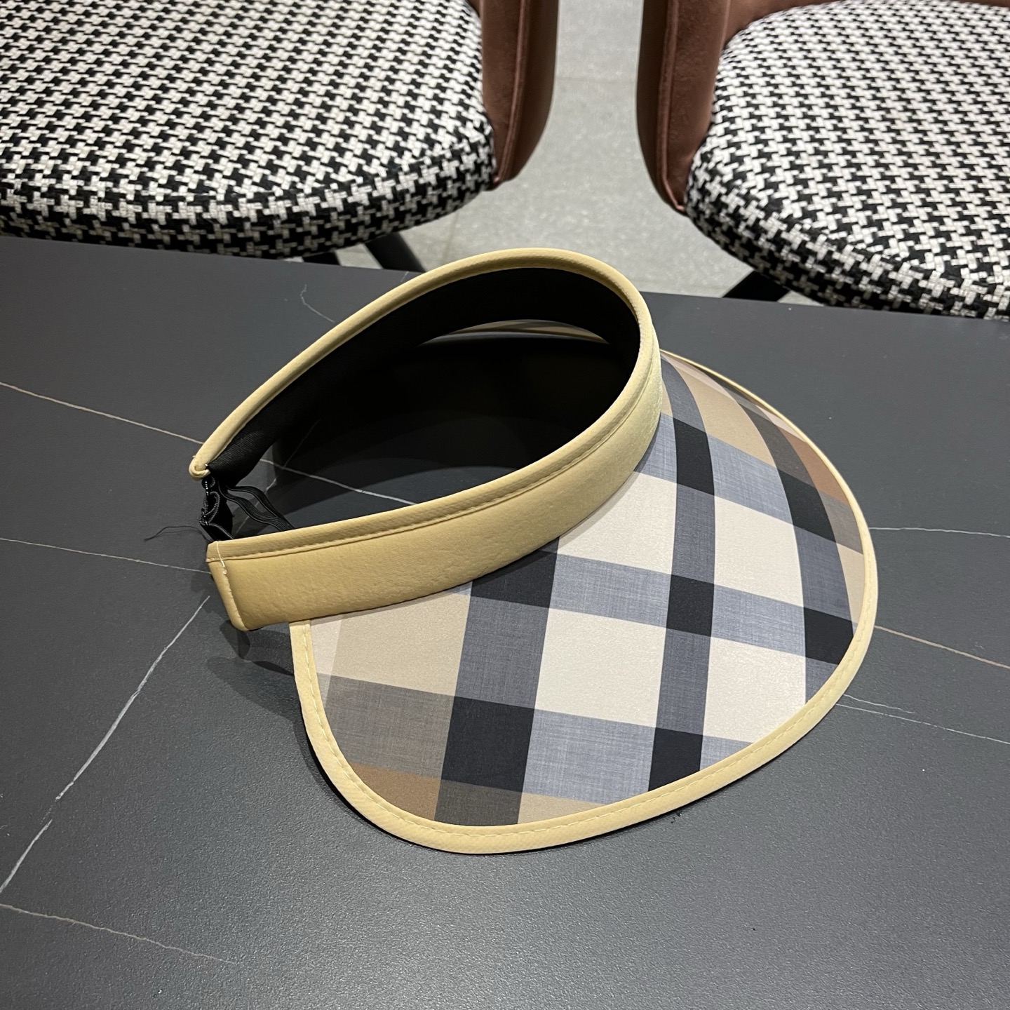 巴宝莉BURBERRY 英伦大格子发箍式遮阳防晒空顶帽女夏季防紫外线加大帽檐太阳帽子