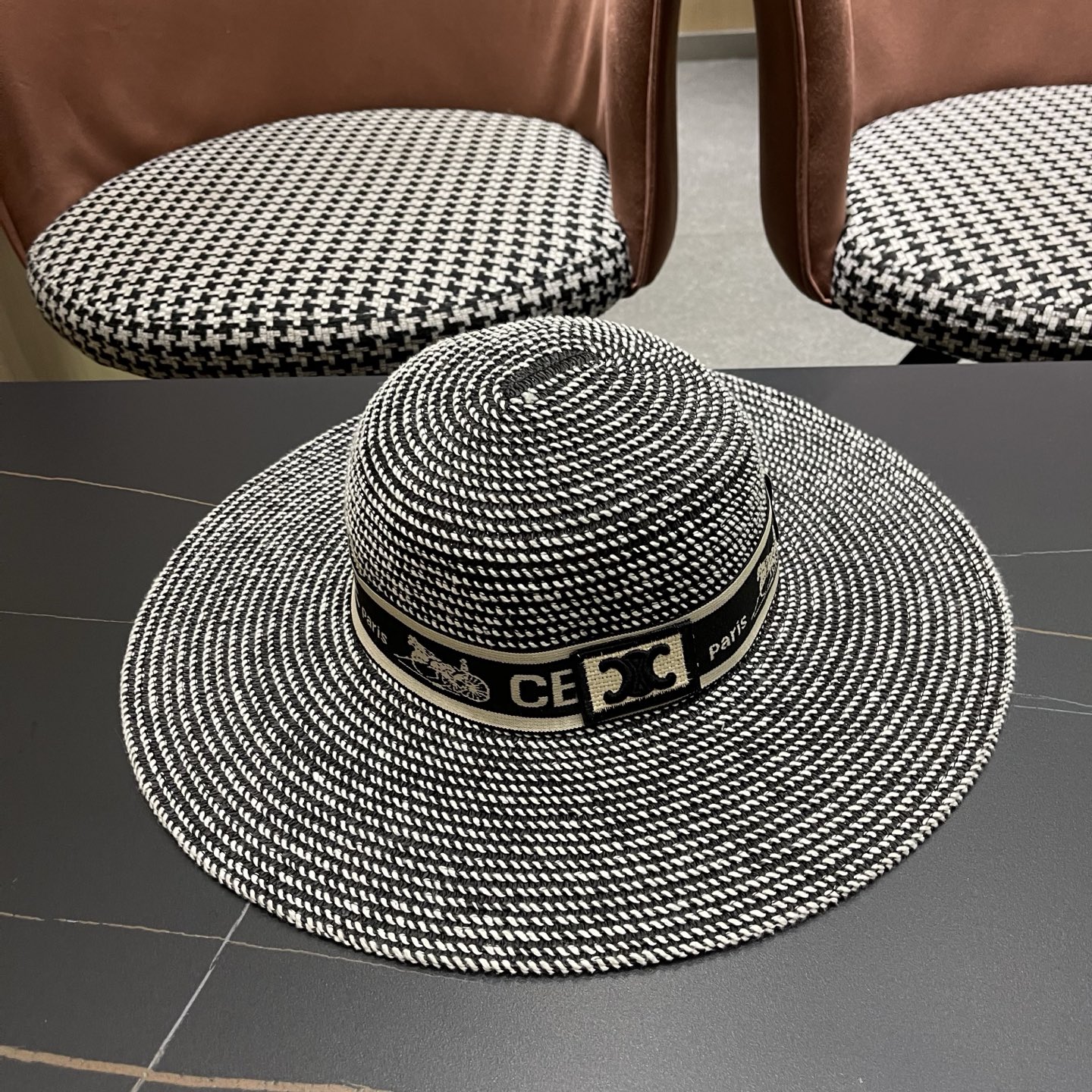 NO:884597,[CELINE Celine] New straw big-brimmed beach hat, straw hat, a must-have for vacation and leisure, an elegant and elegant straw hat, fisherman hat, baseball cap, hat, celine, celine, espadrilles, espadrilles, hats19860909【CELINE赛琳】新款草编大沿沙滩帽草帽,度假休闲必备,优雅大方的一款帽子草帽渔夫帽棒球帽,帽子,celine,celine,espadrilles,espadrilles,hats,hat