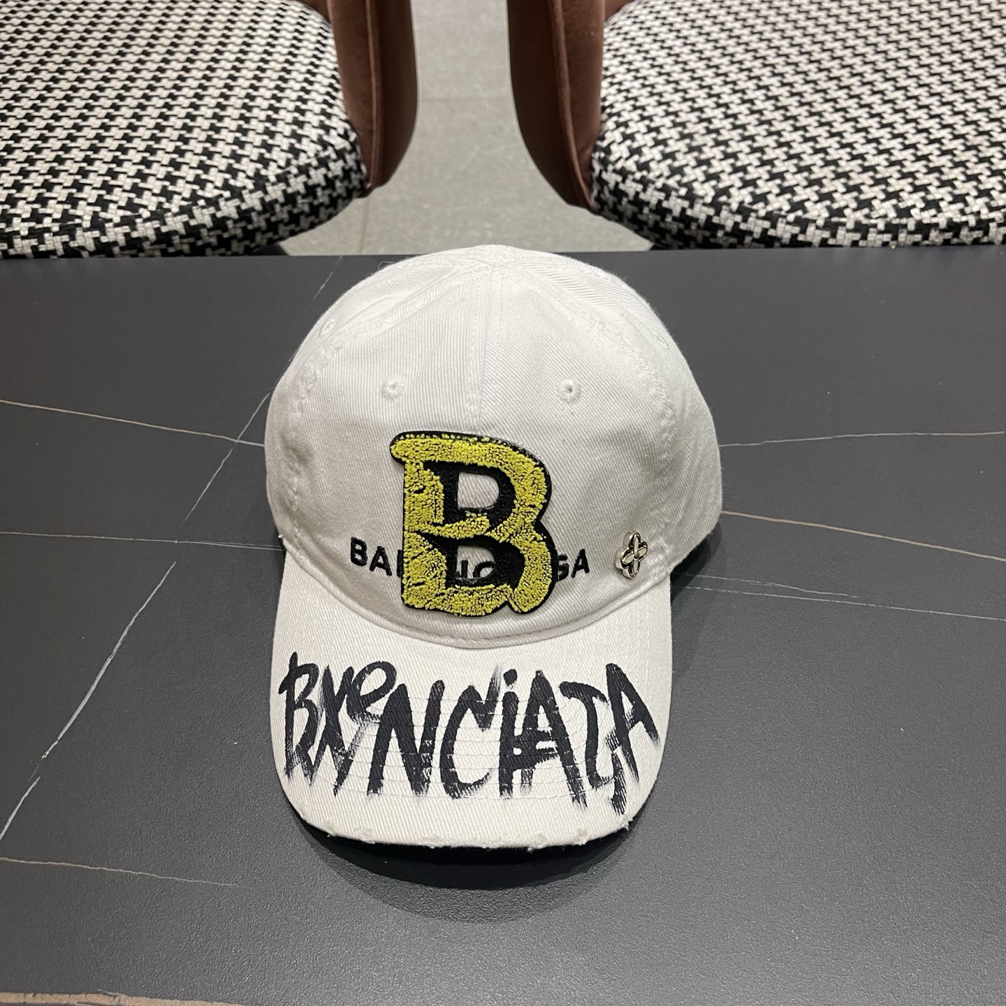 NO:948354,BALENCIAGA's new logo painted duck baseball cap, cool colors, first batch shipped!  A must-buy for Paris fans!  hat straw hat bucket hat baseball cap, hat, balenciaga, balenciaga, espadrilles, hats19860909BALENCIAGA巴黎世家新款logo画涂鸭棒球帽,很酷的色系,第一批抢先出货！巴黎粉必入款！帽子草帽渔夫帽棒球帽,帽子,balenciaga,balenciaga,espadrilles,hats,hat