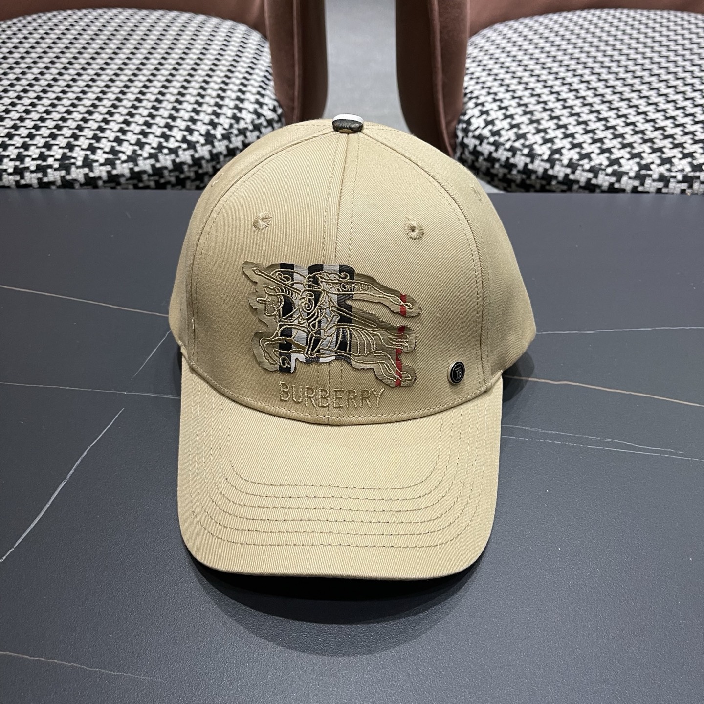 NO:948368,Burberry BURBERRY official website is online at the same time. Korean version of the new British style customized model 1:1 original quality. Unisex baseball cap. American craftsman cotton and linen geological fabric. High quality quality hat. Straw hat. Fisherman hat. Baseball cap, hat, burberry, burberry, espadrilles, hats.19860909巴宝莉BURBERRY官网同步上线 韩版新款英伦风定制款1:1原单品质 男女通用棒球帽 美邦工艺棉麻地质面料 高版品质质量帽子草帽渔夫帽棒球帽,帽子,burberry,burberry,espadrilles,hats,hat