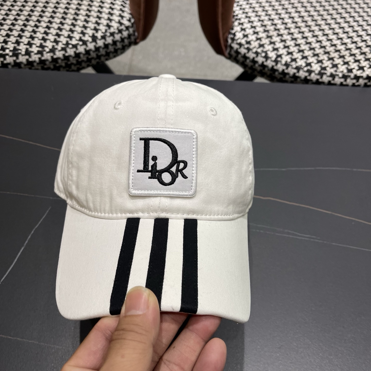 Dior迪奥 三条杠宽檐运动风新款鸭舌帽女小众个性遮阳简约深顶显脸小棒球帽