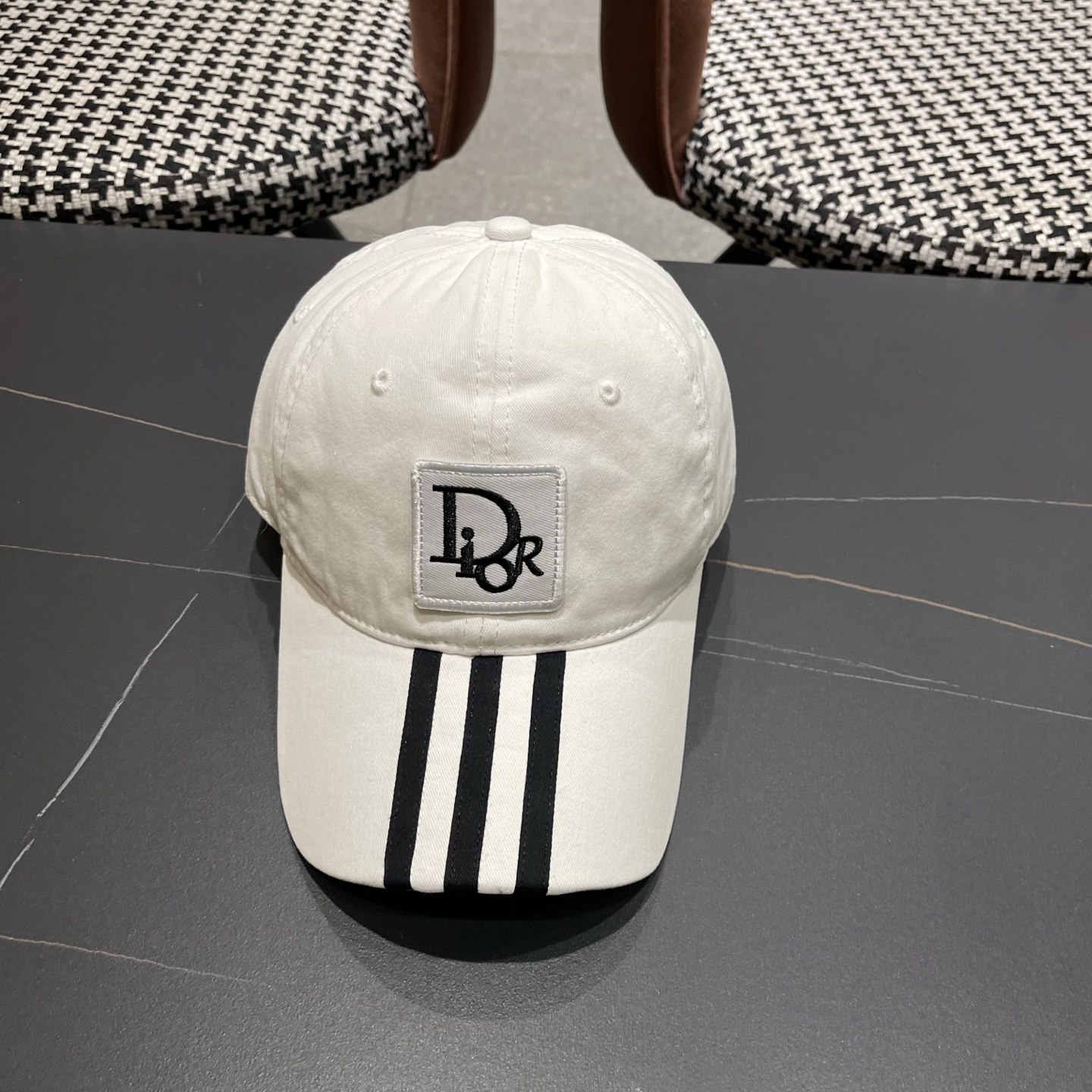 Dior迪奥 三条杠宽檐运动风新款鸭舌帽女小众个性遮阳简约深顶显脸小棒球帽