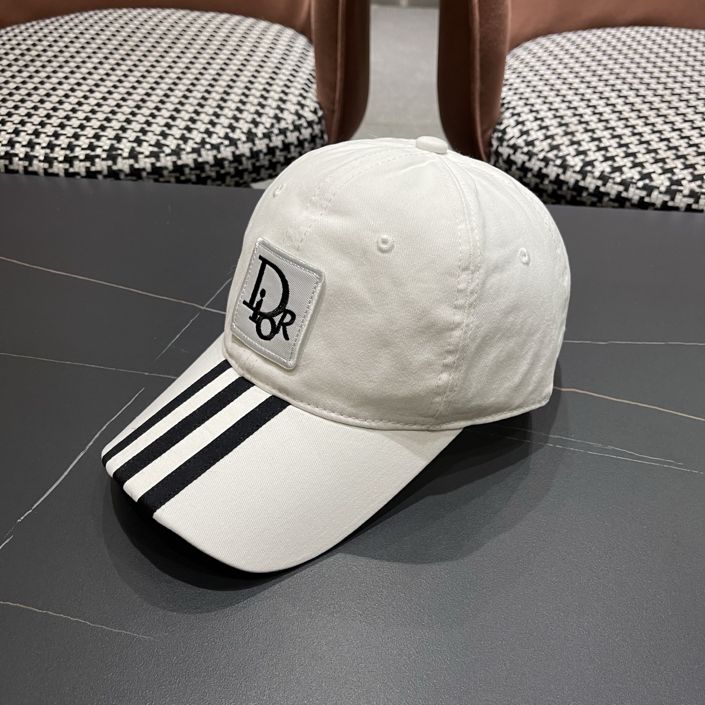 Dior迪奥 三条杠宽檐运动风新款鸭舌帽女小众个性遮阳简约深顶显脸小棒球帽