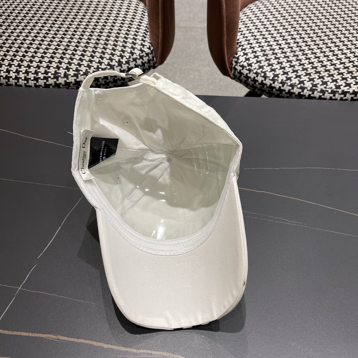 Dior迪奥 三条杠宽檐运动风新款鸭舌帽女小众个性遮阳简约深顶显脸小棒球帽
