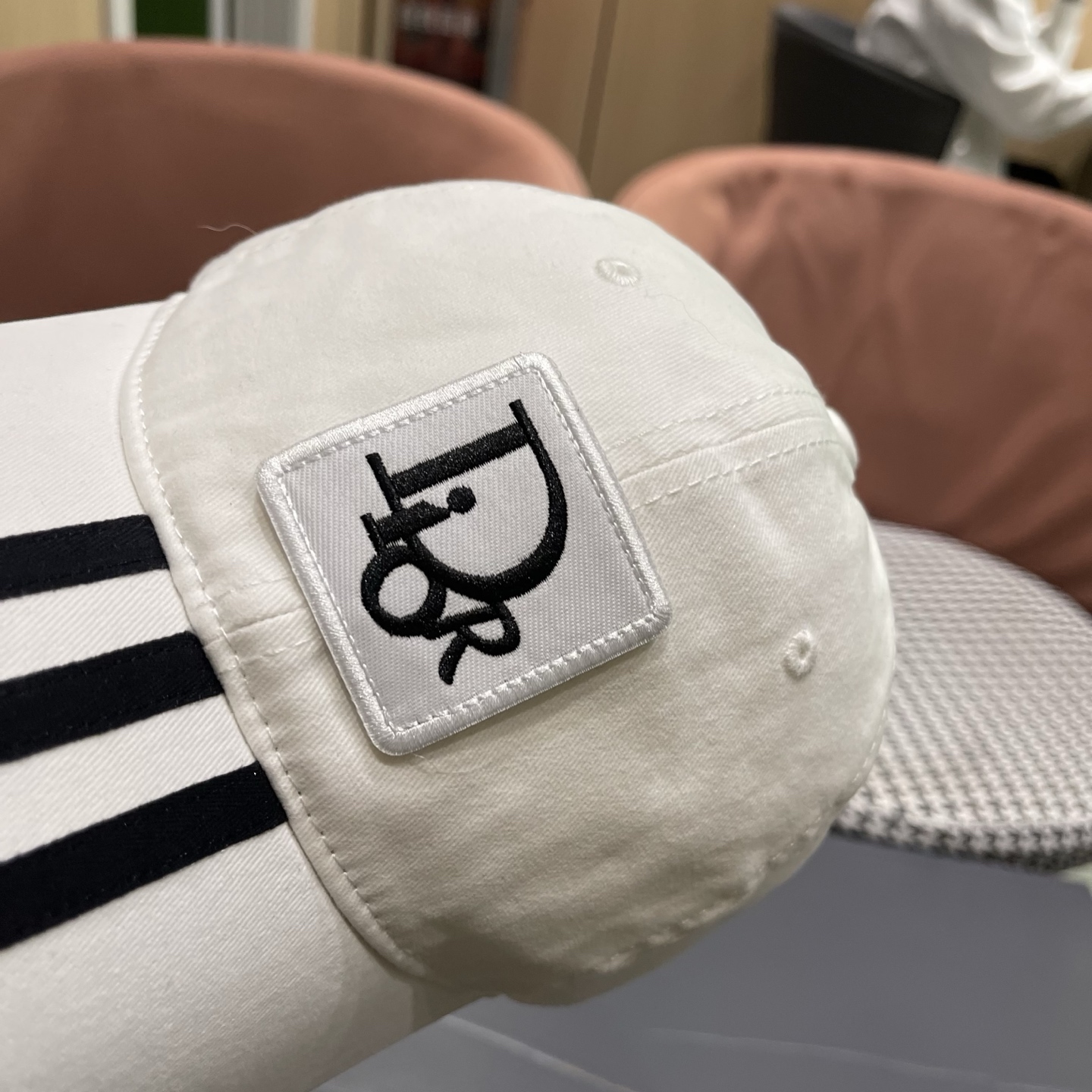 Dior迪奥 三条杠宽檐运动风新款鸭舌帽女小众个性遮阳简约深顶显脸小棒球帽