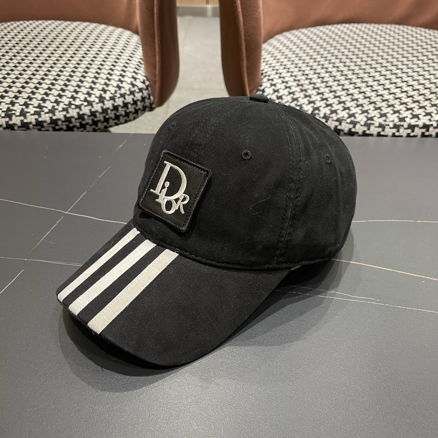 Dior迪奥 三条杠宽檐运动风新款鸭舌帽女小众个性遮阳简约深顶显脸小棒球帽