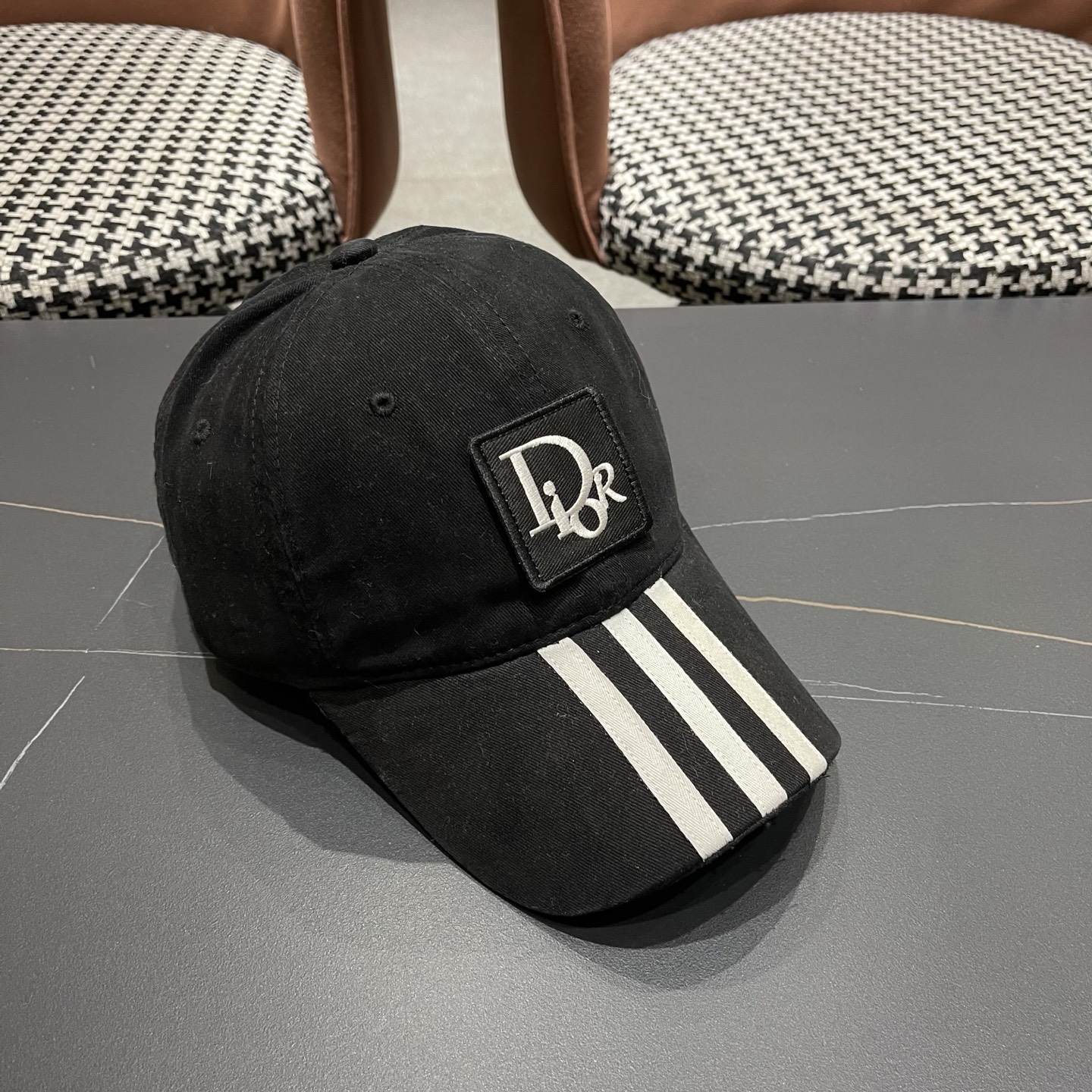 Dior迪奥 三条杠宽檐运动风新款鸭舌帽女小众个性遮阳简约深顶显脸小棒球帽