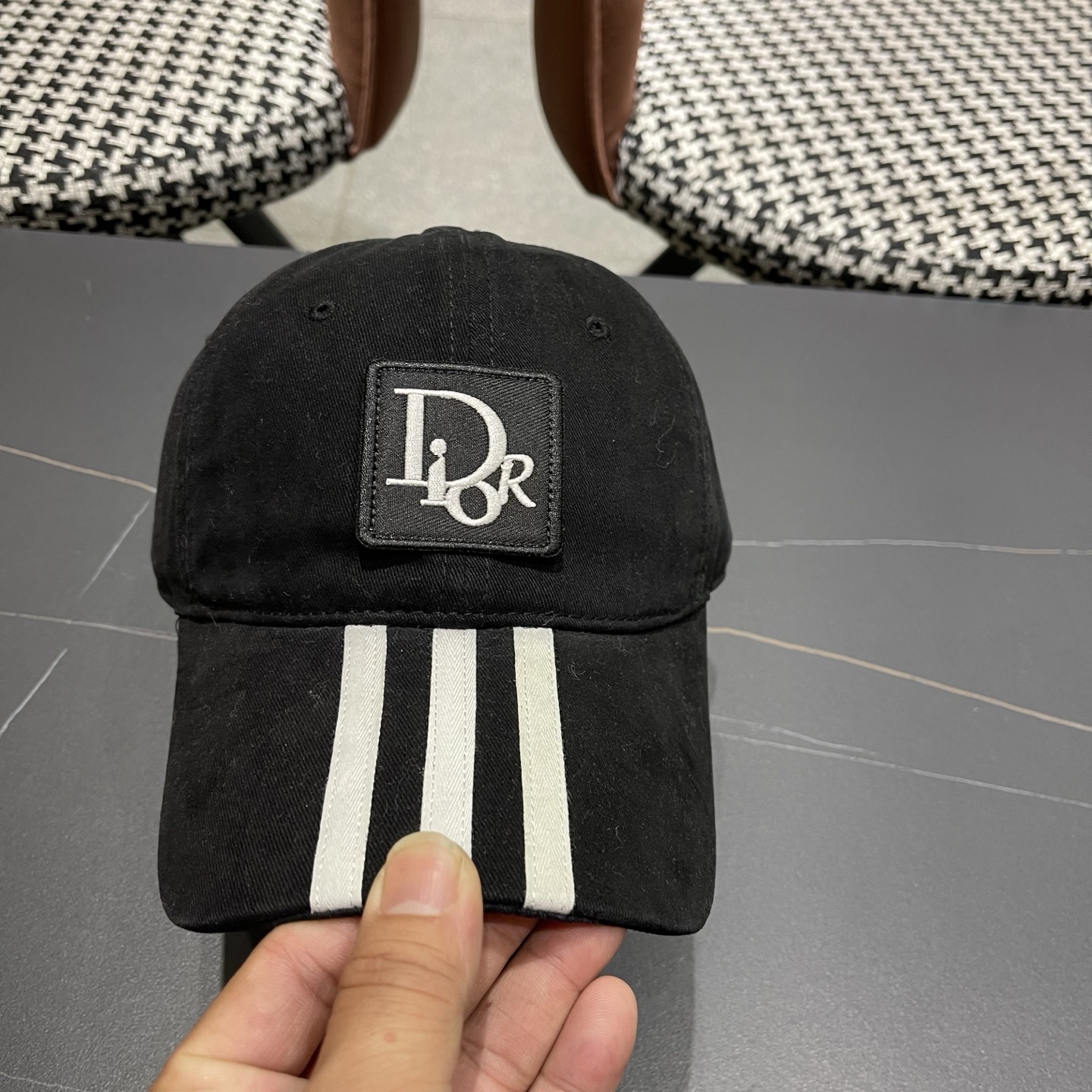 Dior迪奥 三条杠宽檐运动风新款鸭舌帽女小众个性遮阳简约深顶显脸小棒球帽