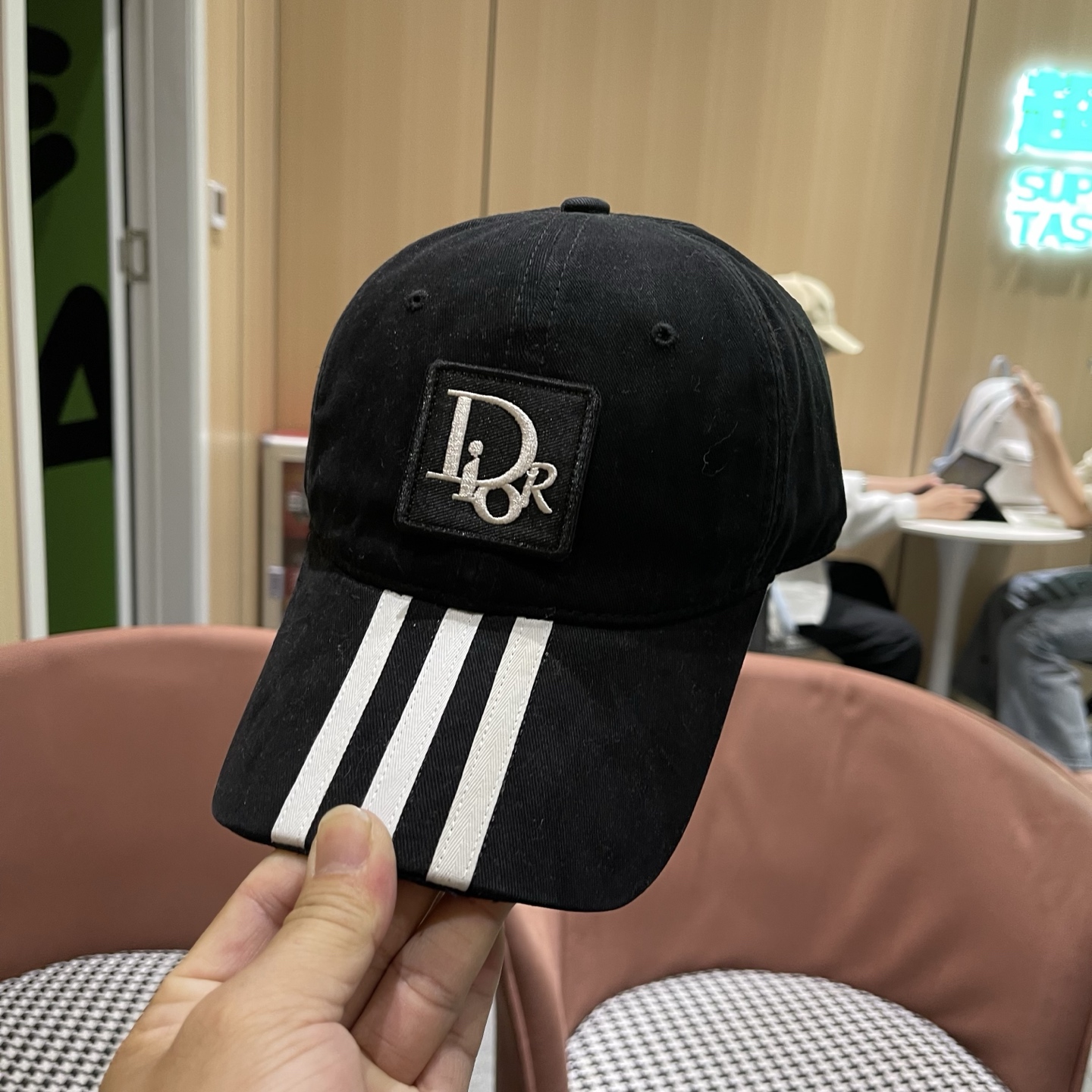 Dior迪奥 三条杠宽檐运动风新款鸭舌帽女小众个性遮阳简约深顶显脸小棒球帽