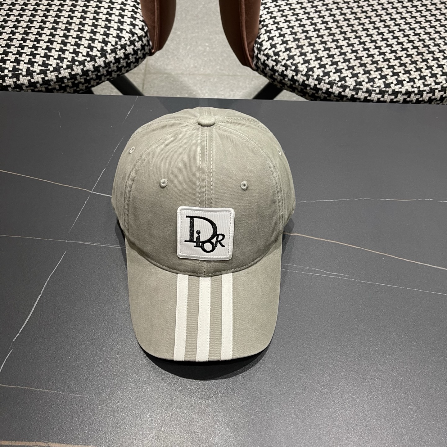 Dior迪奥 三条杠宽檐运动风新款鸭舌帽女小众个性遮阳简约深顶显脸小棒球帽