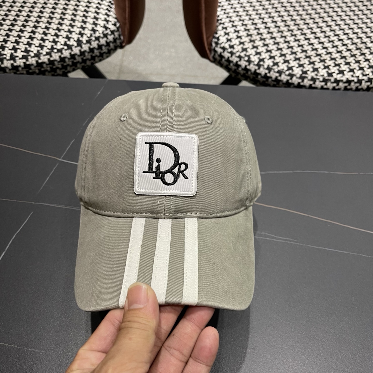 Dior迪奥 三条杠宽檐运动风新款鸭舌帽女小众个性遮阳简约深顶显脸小棒球帽