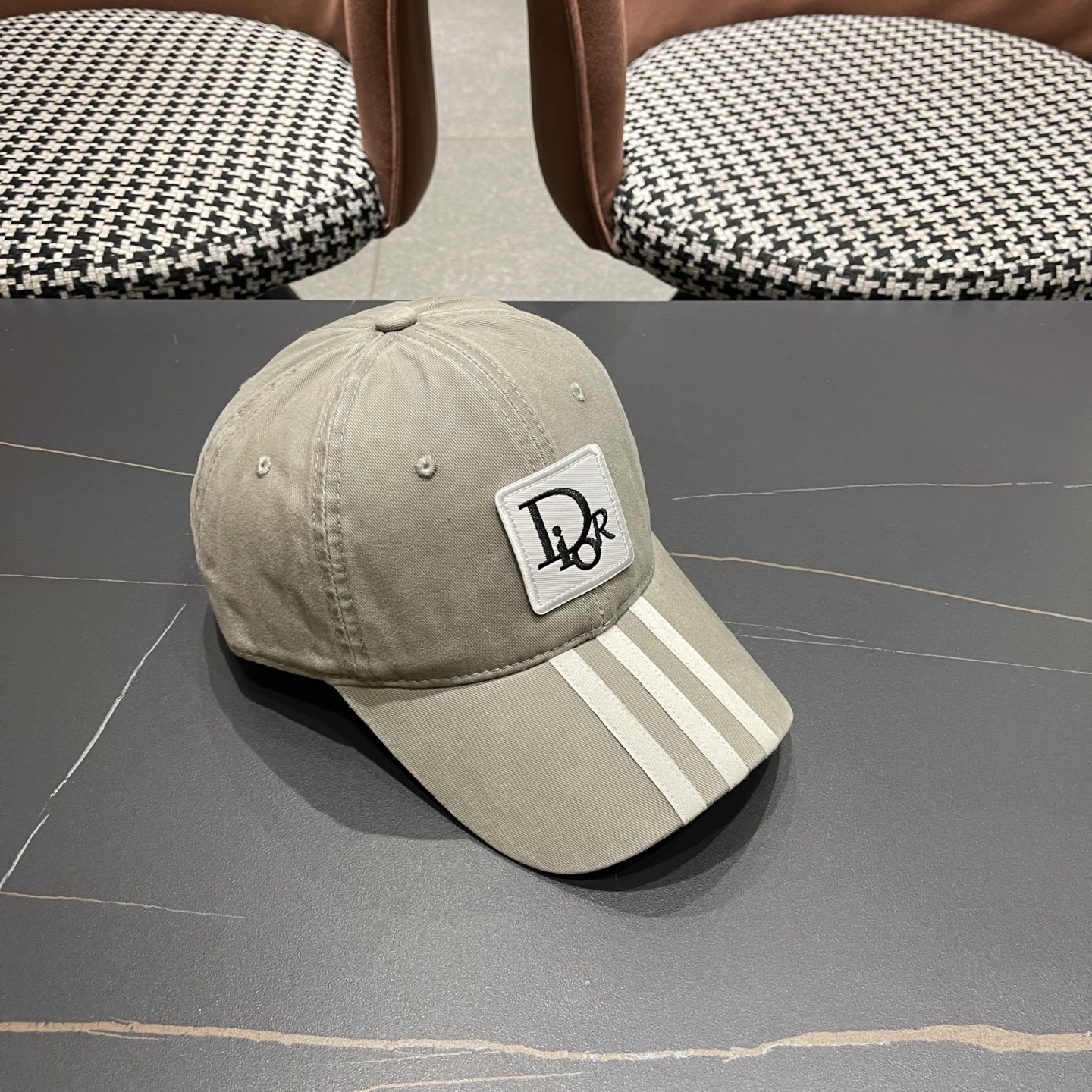 Dior迪奥 三条杠宽檐运动风新款鸭舌帽女小众个性遮阳简约深顶显脸小棒球帽