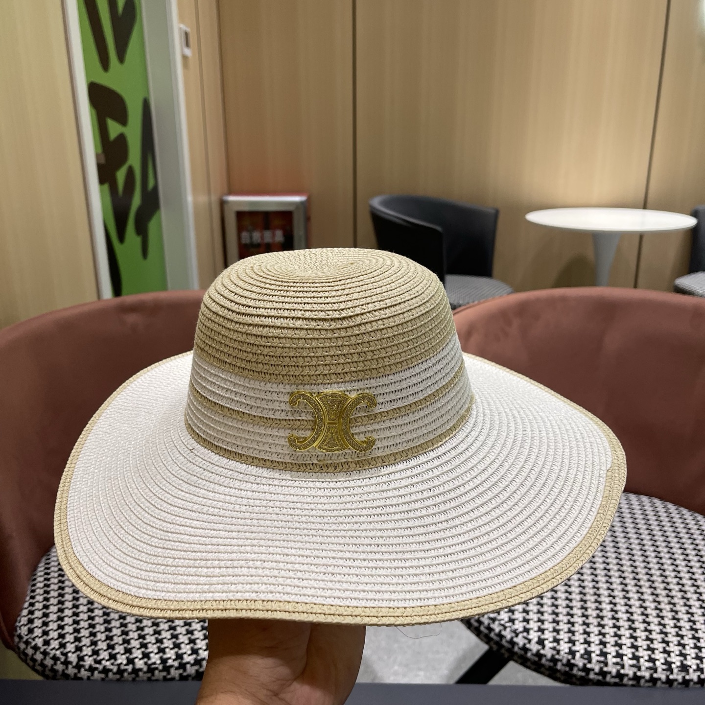 【CELINE赛琳】新款大沿草编草帽，出街必备超好搭配，赶紧入手！