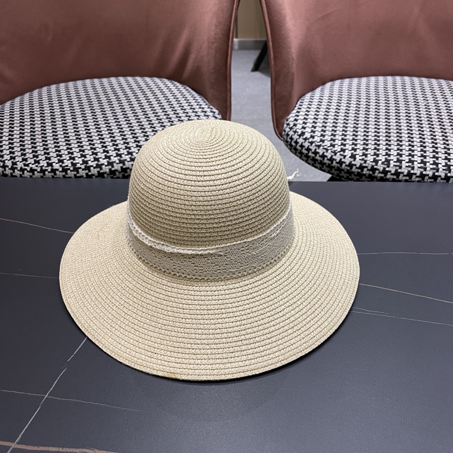 MONCLER（蒙口）夏季防晒草帽女蕾丝蝴蝶结郁金香遮阳帽海边度假大檐显脸小渔夫帽