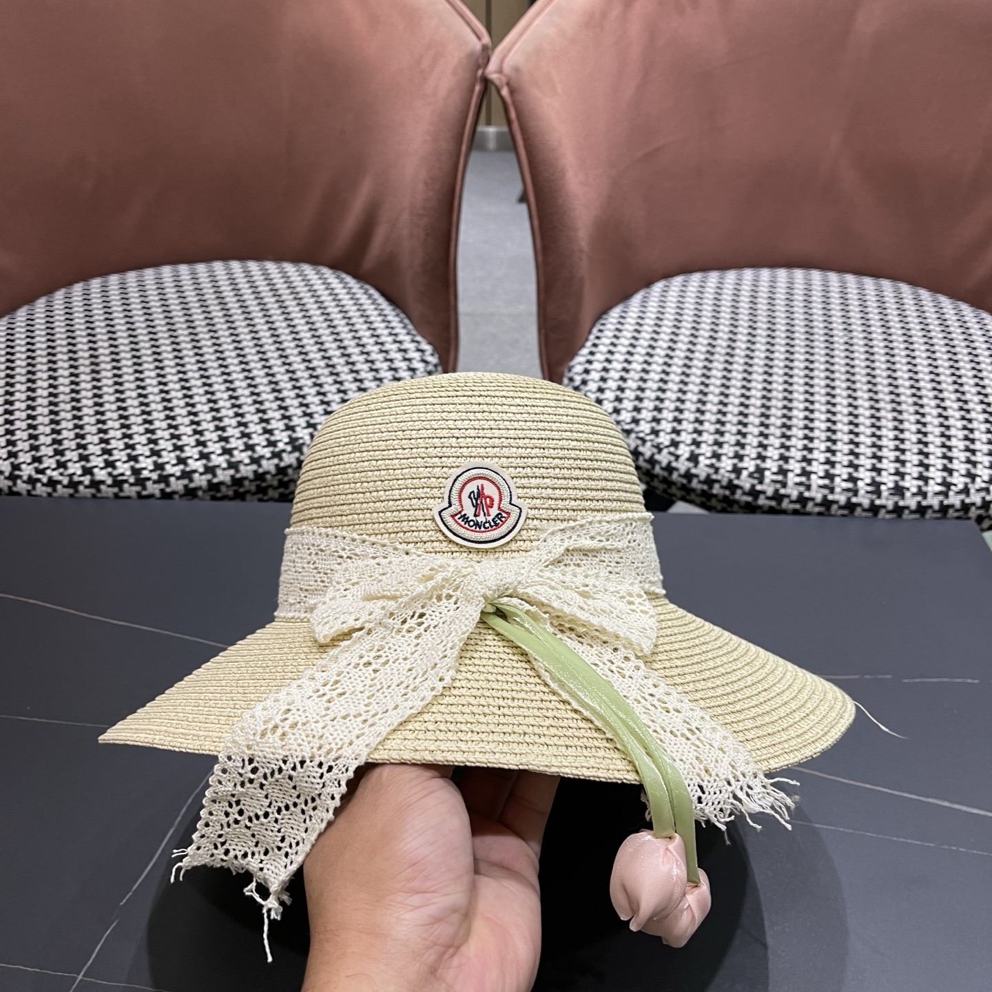 MONCLER（蒙口）夏季防晒草帽女蕾丝蝴蝶结郁金香遮阳帽海边度假大檐显脸小渔夫帽