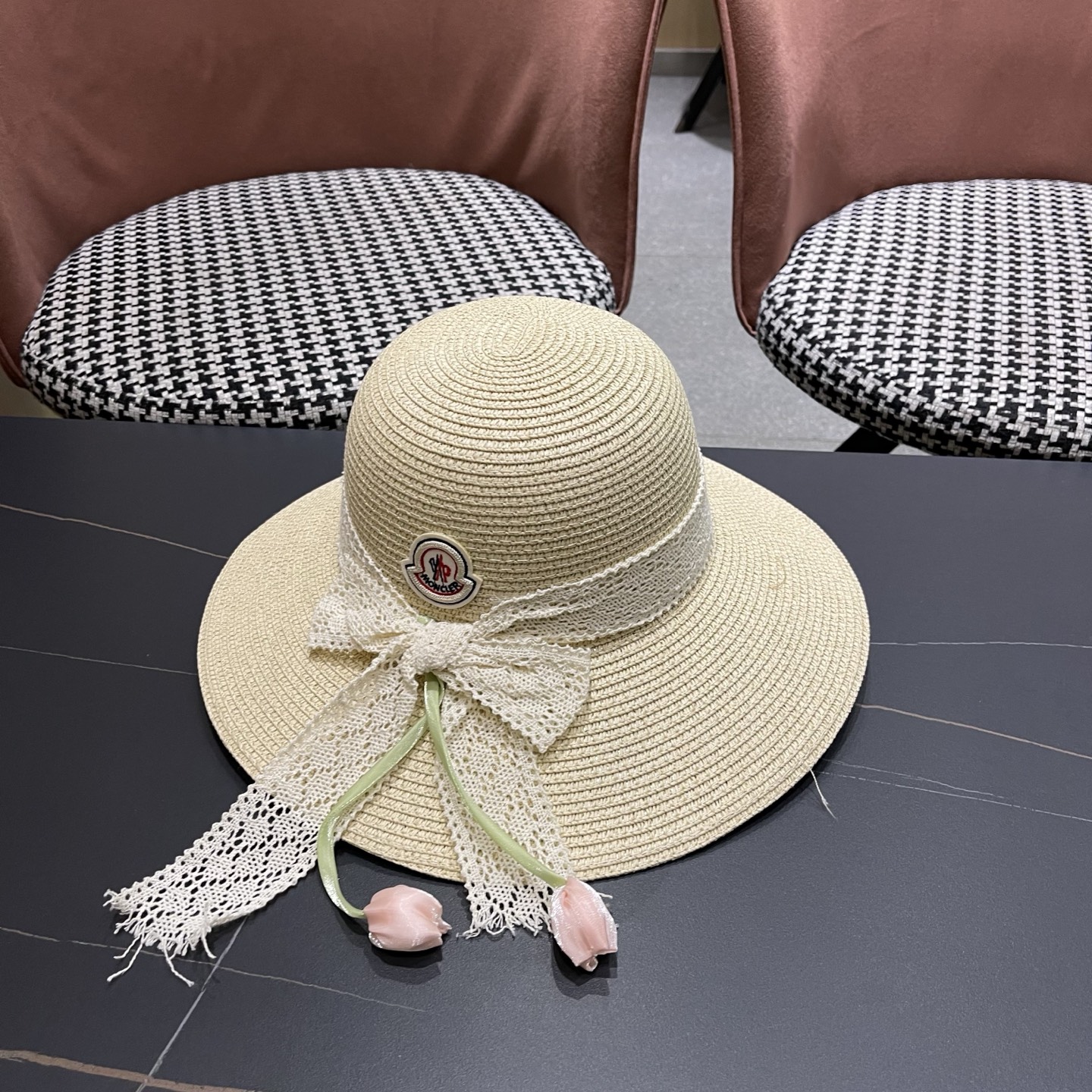 MONCLER（蒙口）夏季防晒草帽女蕾丝蝴蝶结郁金香遮阳帽海边度假大檐显脸小渔夫帽