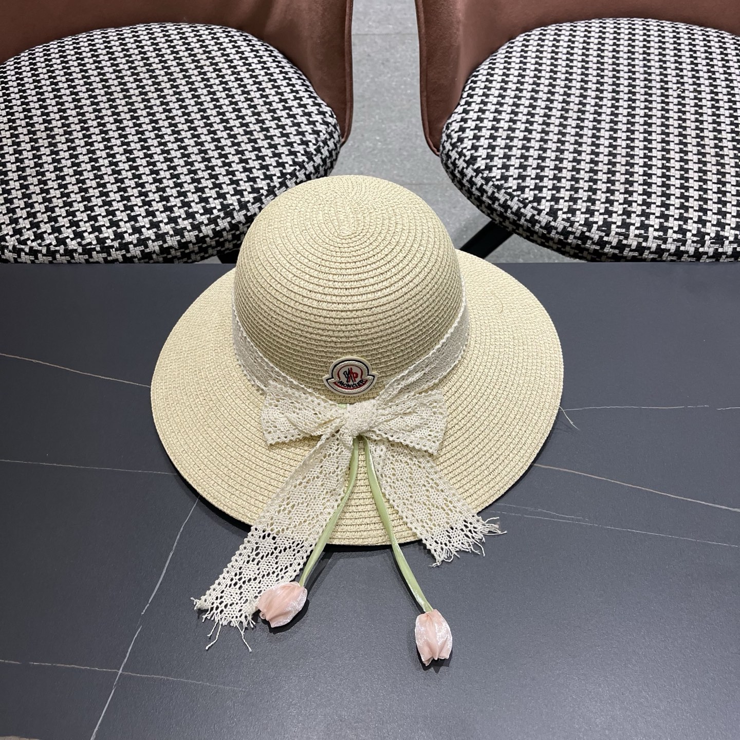 MONCLER（蒙口）夏季防晒草帽女蕾丝蝴蝶结郁金香遮阳帽海边度假大檐显脸小渔夫帽