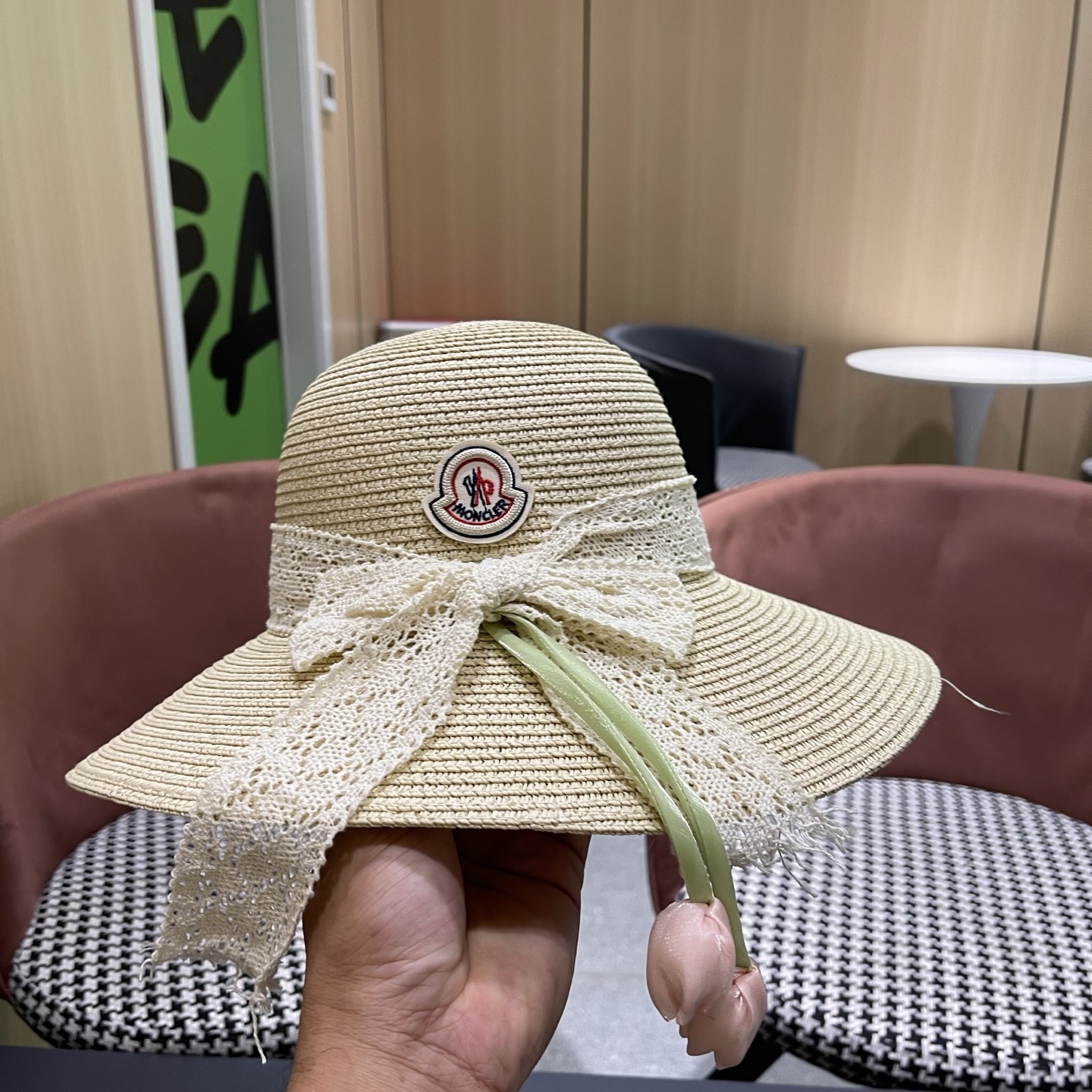 MONCLER（蒙口）夏季防晒草帽女蕾丝蝴蝶结郁金香遮阳帽海边度假大檐显脸小渔夫帽