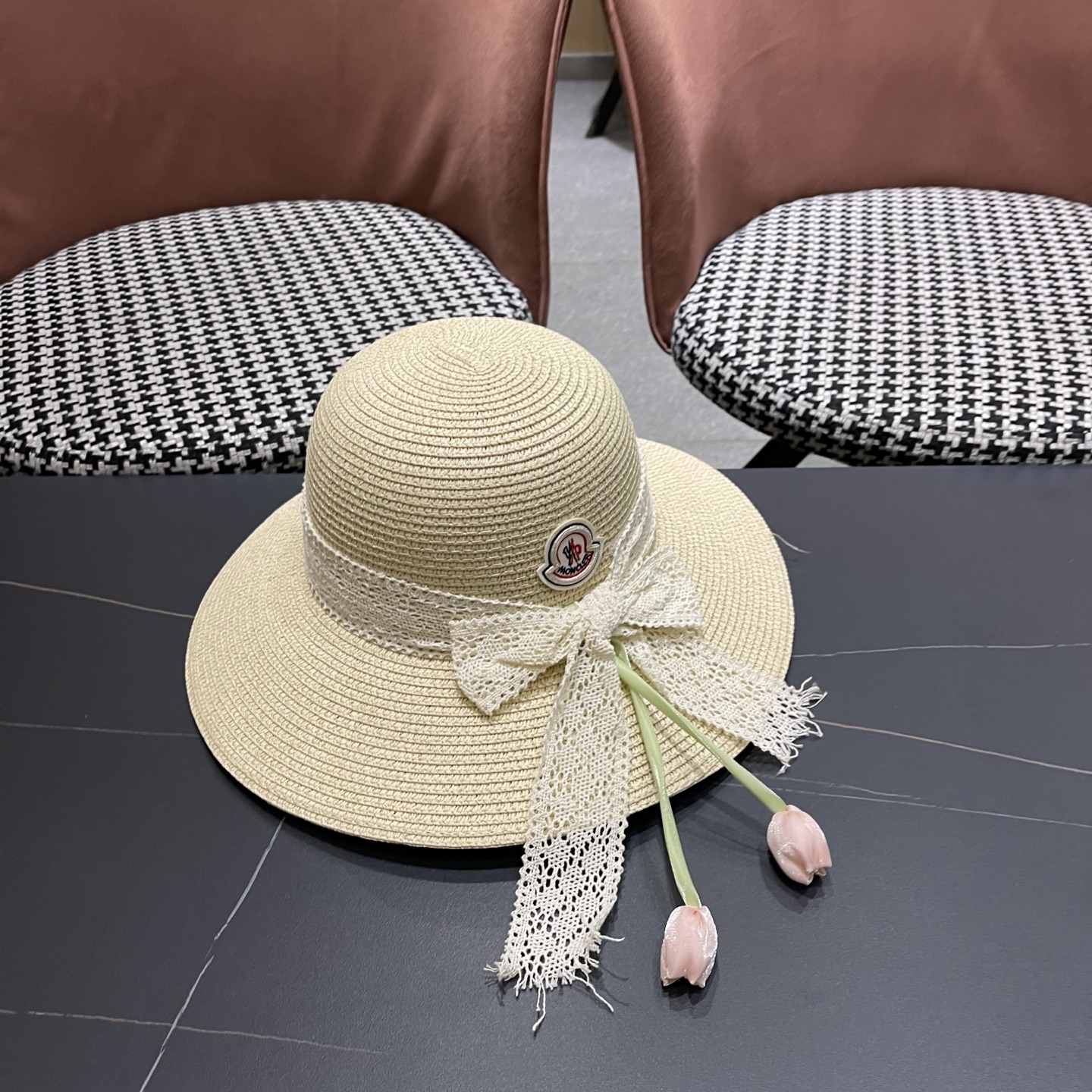 MONCLER（蒙口）夏季防晒草帽女蕾丝蝴蝶结郁金香遮阳帽海边度假大檐显脸小渔夫帽