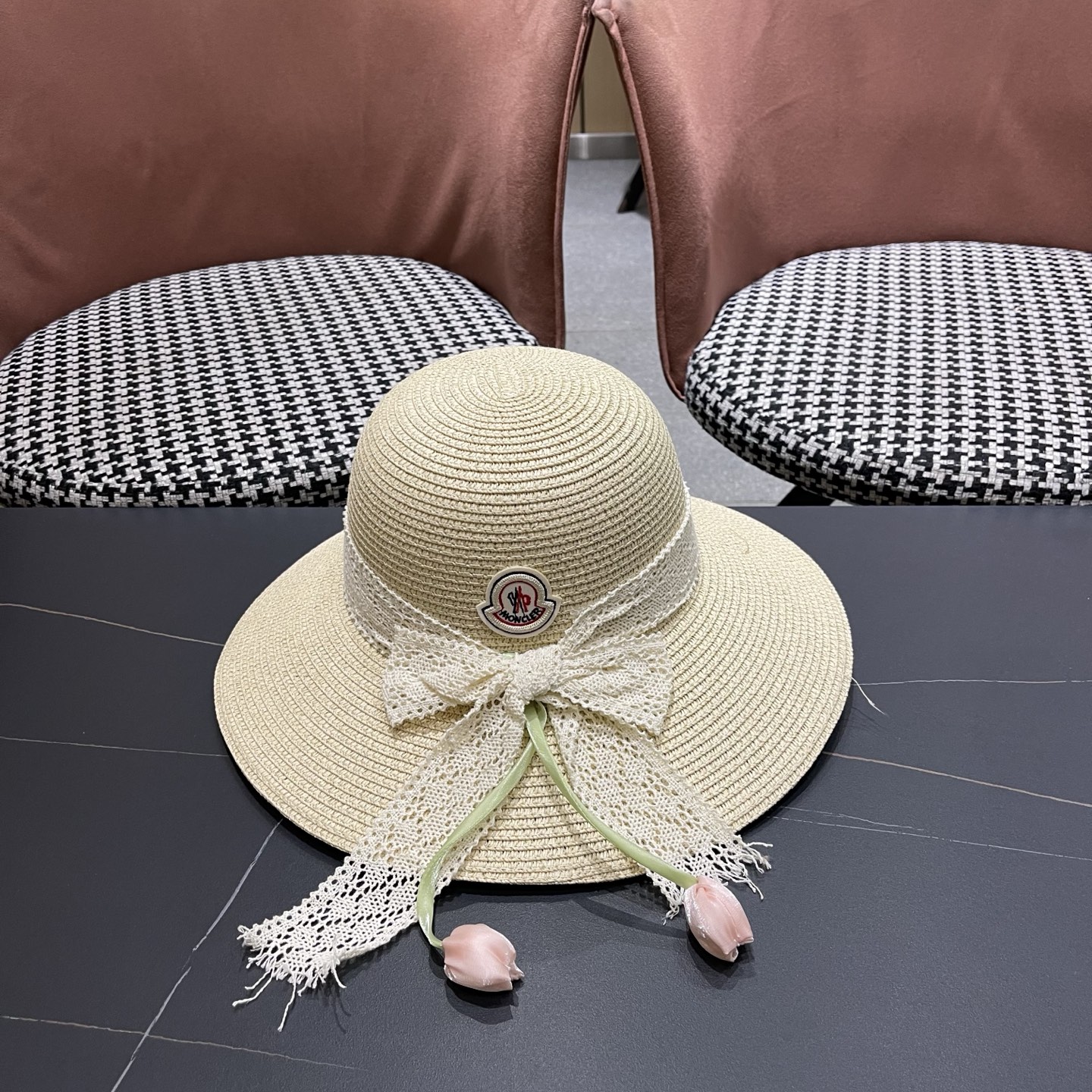 MONCLER（蒙口）夏季防晒草帽女蕾丝蝴蝶结郁金香遮阳帽海边度假大檐显脸小渔夫帽