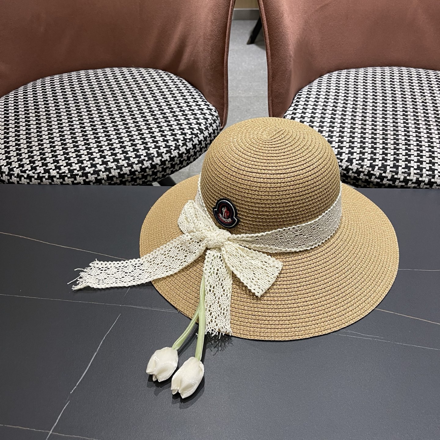 MONCLER（蒙口）夏季防晒草帽女蕾丝蝴蝶结郁金香遮阳帽海边度假大檐显脸小渔夫帽