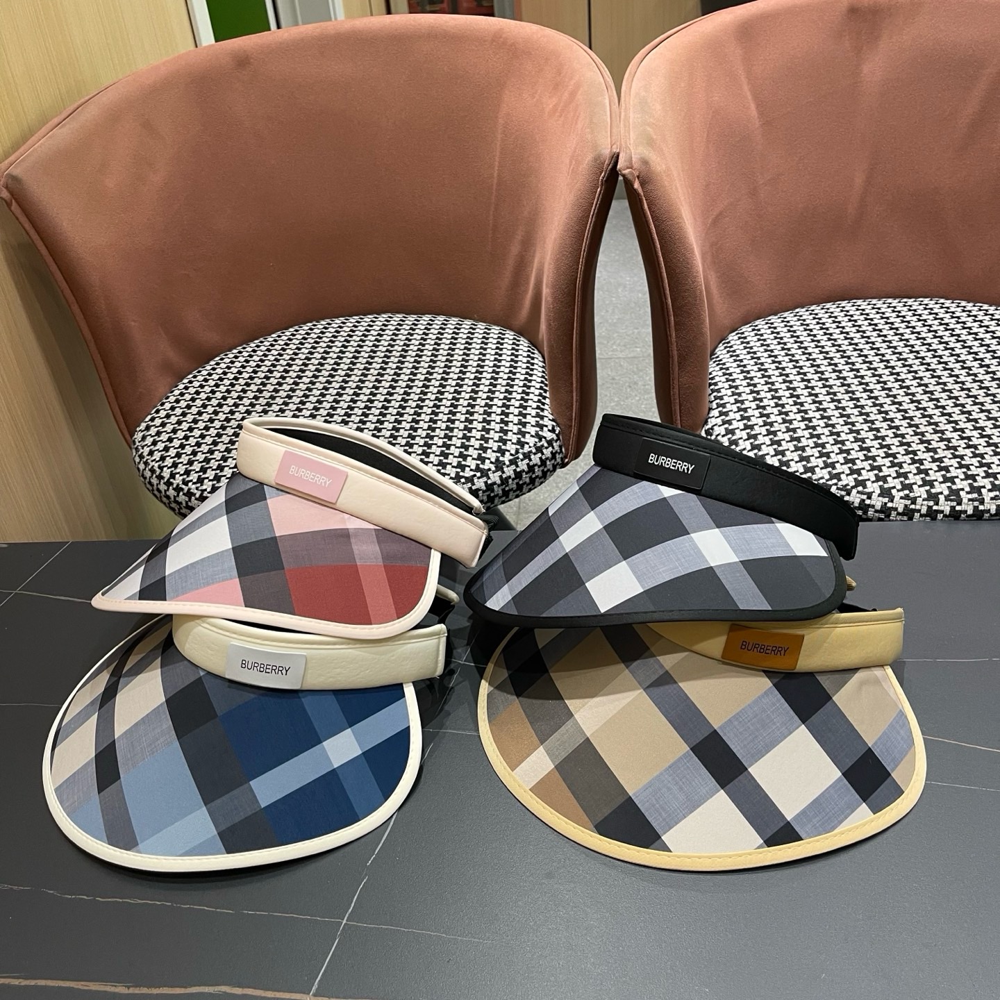 巴宝莉BURBERRY 英伦大格子发箍式遮阳防晒空顶帽女夏季防紫外线加大帽檐太阳帽子