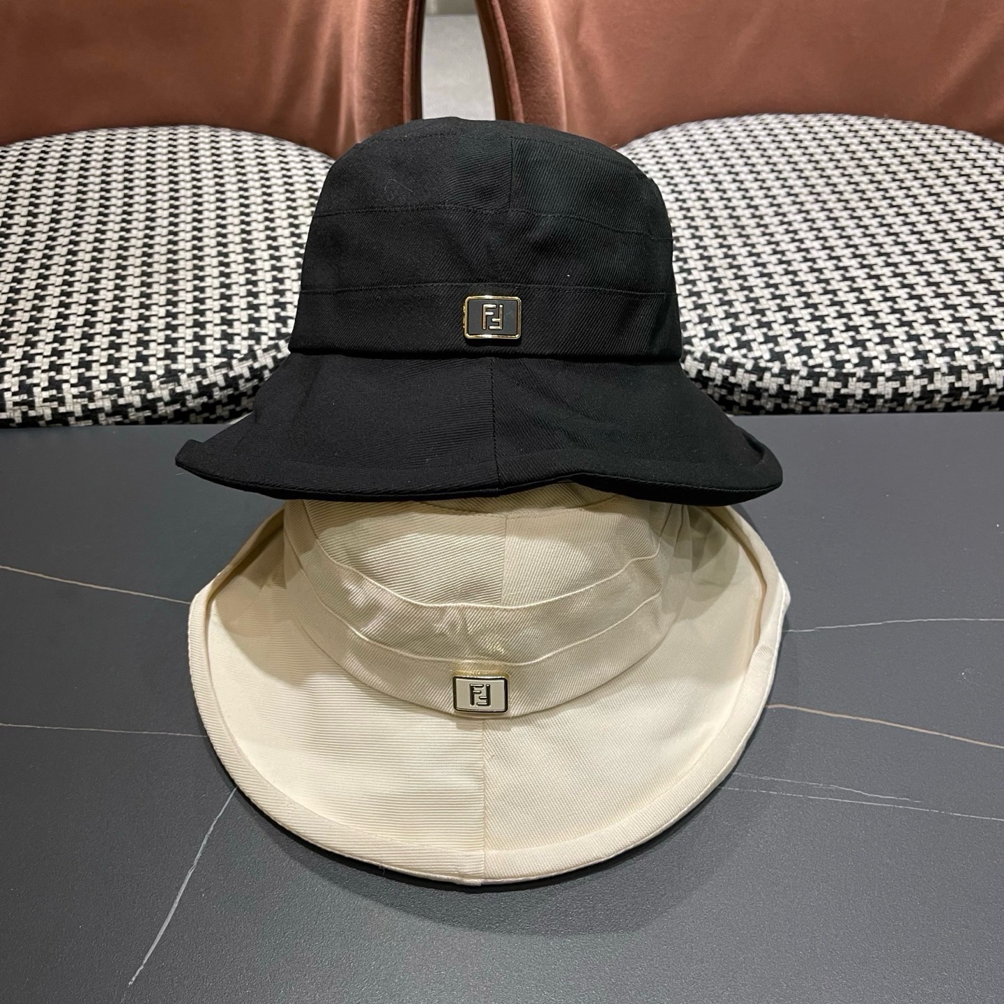 芬迪FENDI 沙滩防晒帽显脸小盆帽大头围可折叠遮阳帽