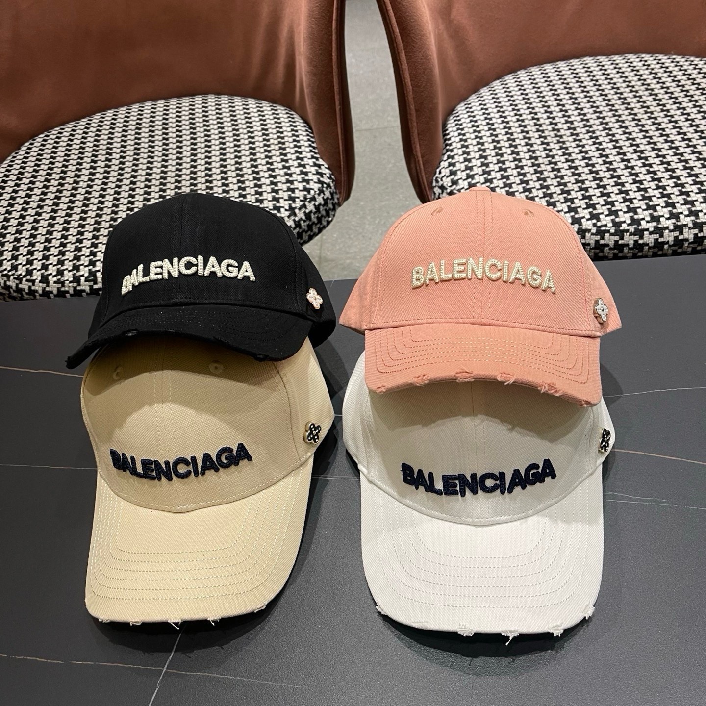 Balenciaga 新款巴黎世家 棒球帽我家对巴黎世家的工艺已经是炉火纯青了 必爆  BALENCIA