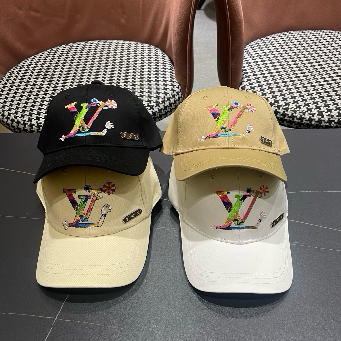 路易威登棒球帽LouisVuitton新款LV棒球帽，完美刺绣，高端大气，百搭款🤗男女通用！