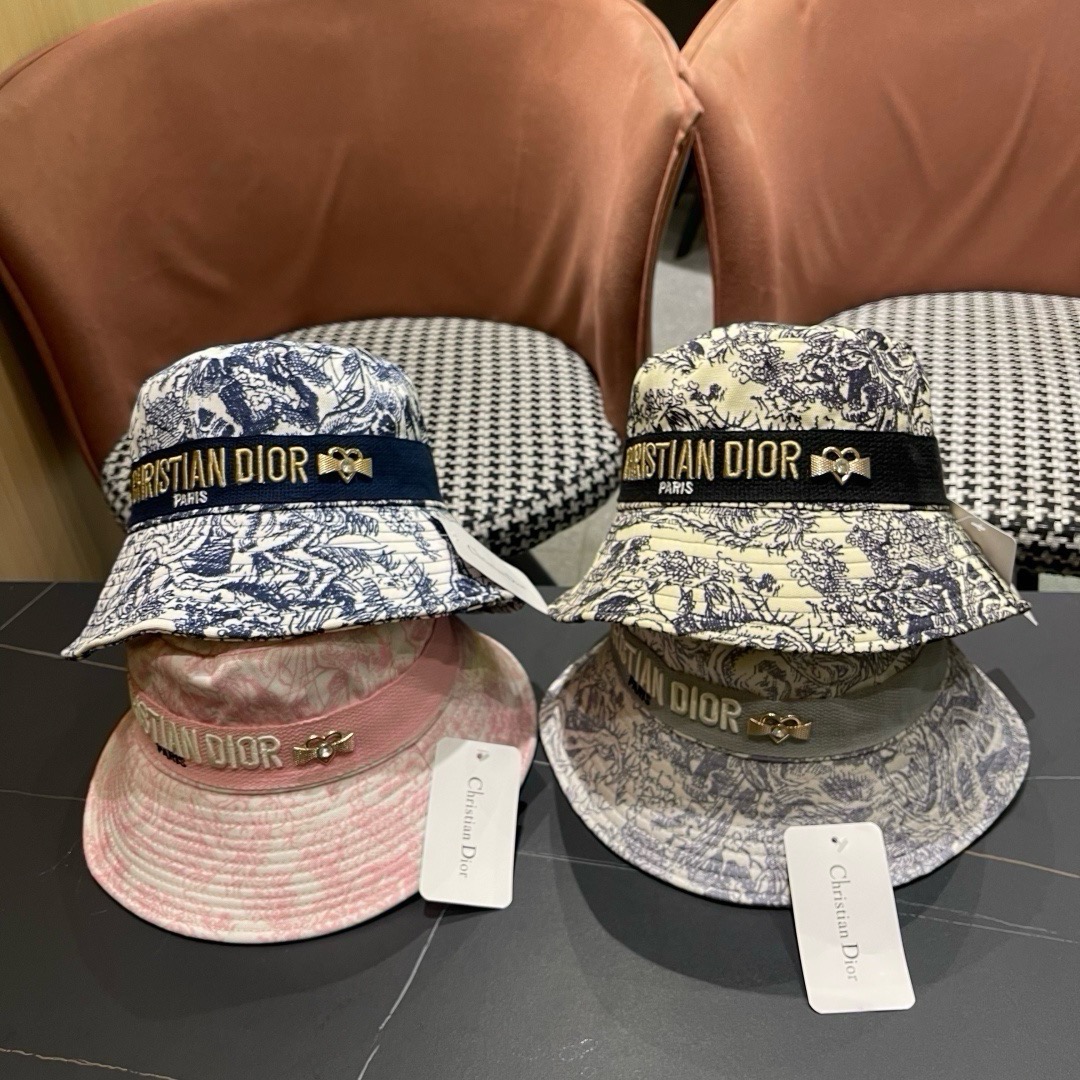 👒迪奥Dior👒 😍官网最新满印迪奥logo渔夫帽，防晒指数超高，有型不软塌，可随意折叠，携带方便🤗