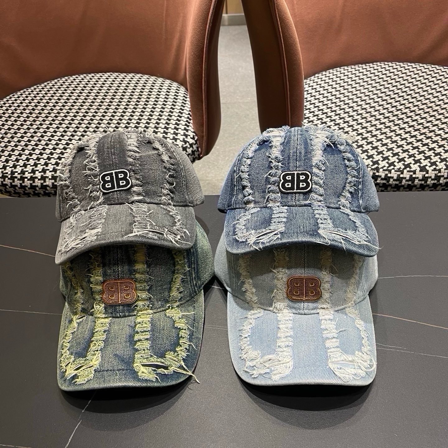 BALENCIAGA巴黎世家新款洗水牛仔棒球帽，很酷的色系，男女佩戴都有不同style，巴黎粉必入款！