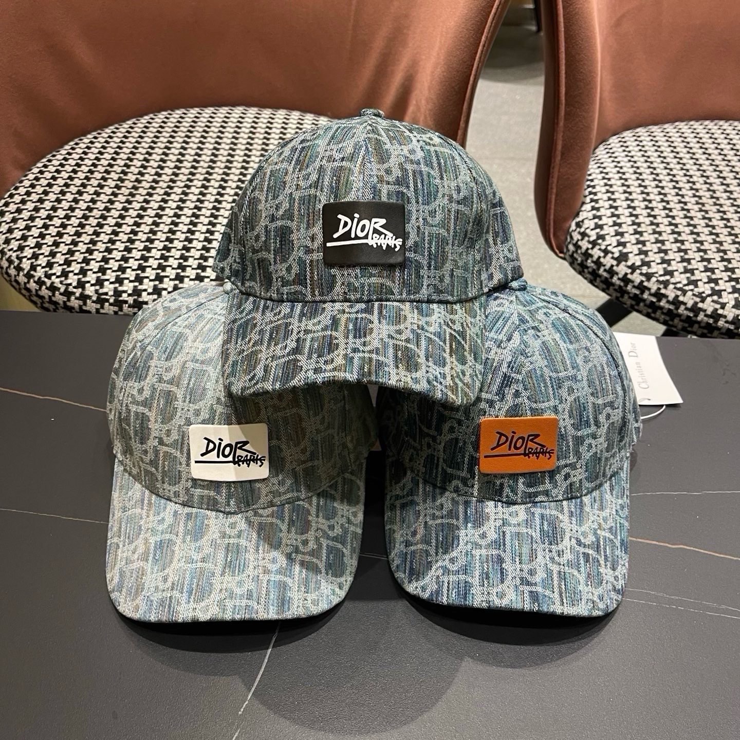 【DIOR迪奥】棒球帽🧢，欧美重工手法，多重内里，曰韩潮流，时尚大气，帅哥美女必入款旅游出行必备！！！。