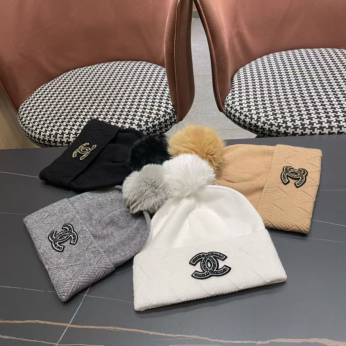 Chanel香奈儿新品秋冬帽子女时尚百搭针织带球毛线帽纯色百搭保暖护耳帽