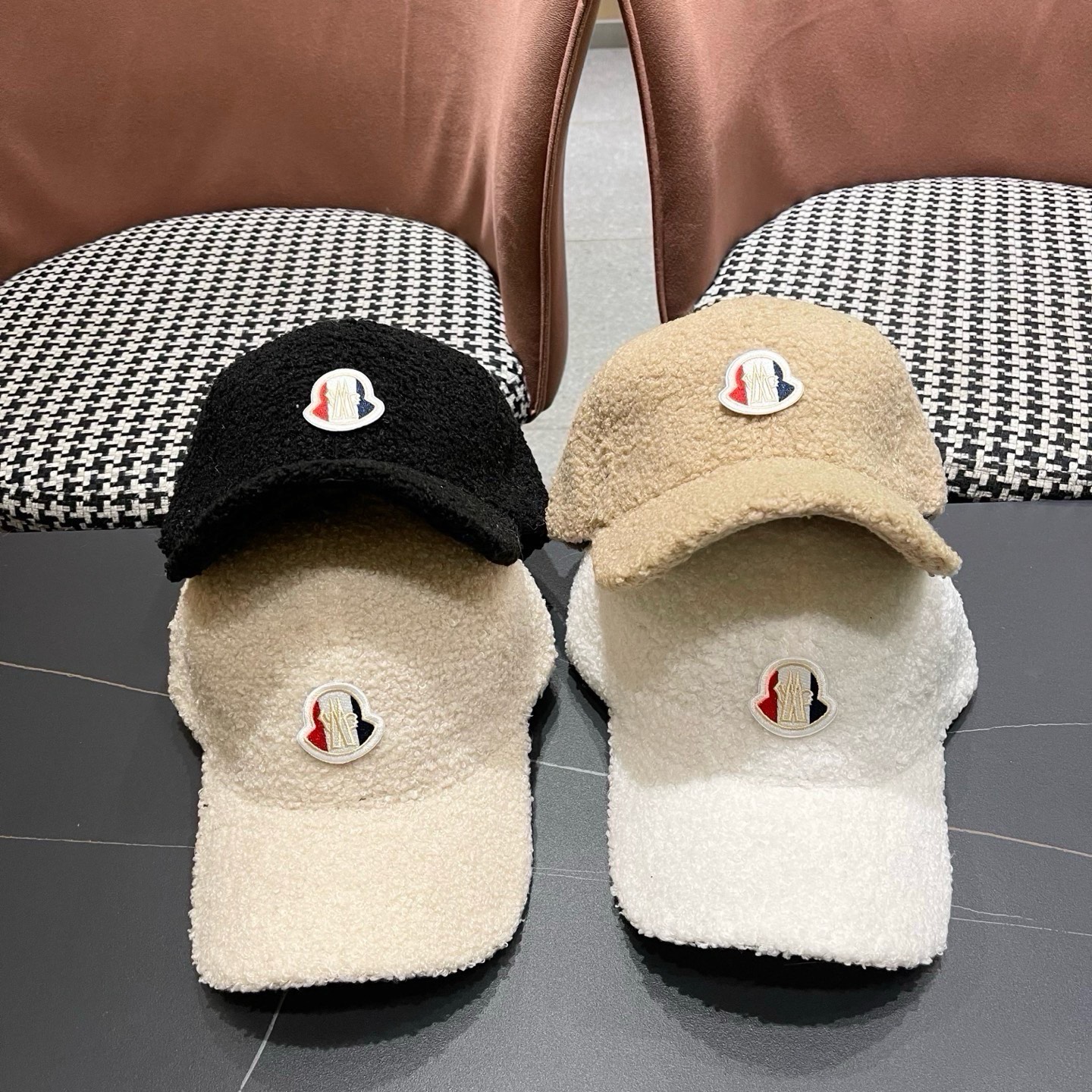 Moncler蒙口 秋冬新款毛绒绒棒球帽 ， 质感满满.真的yyds ～
