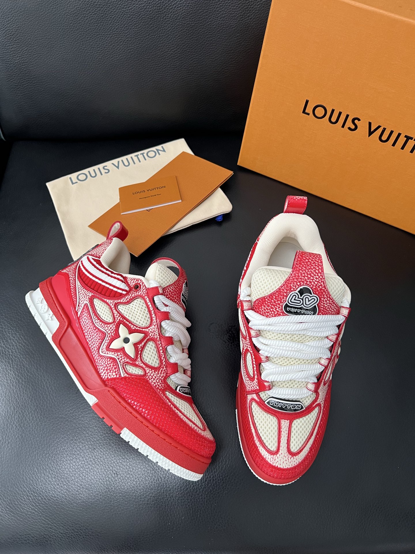  Lv 🔍顶级代购🇮🇹 路易威登，运动板鞋专柜同步，鞋面意大利进口，高品质拼接缤纷色彩复杂工艺品，进口网
