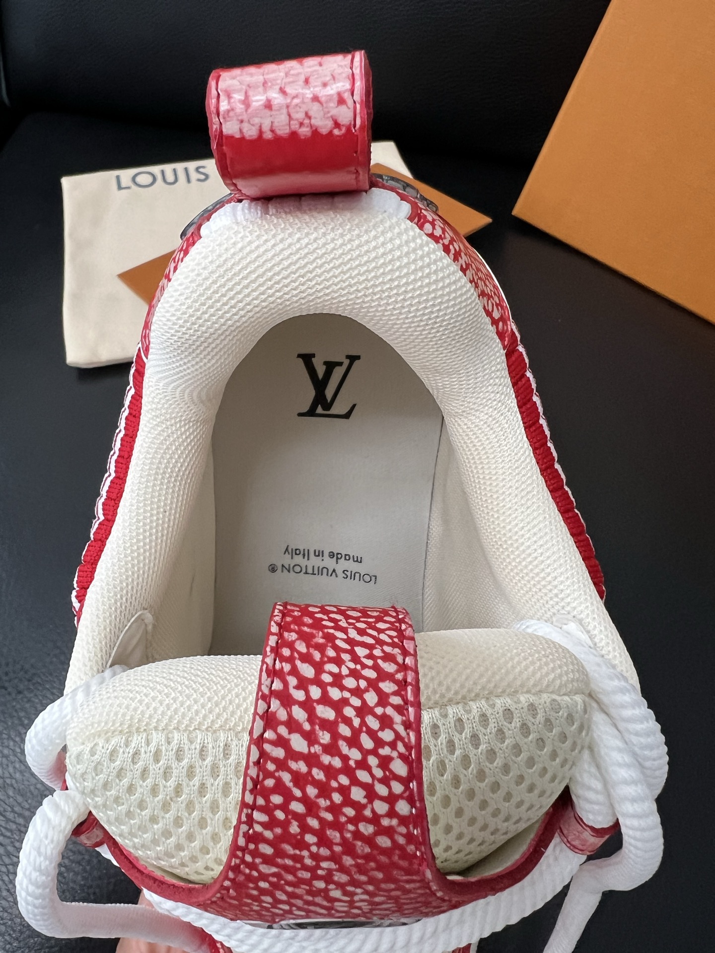  Lv 🔍顶级代购🇮🇹 路易威登，运动板鞋专柜同步，鞋面意大利进口，高品质拼接缤纷色彩复杂工艺品，进口网
