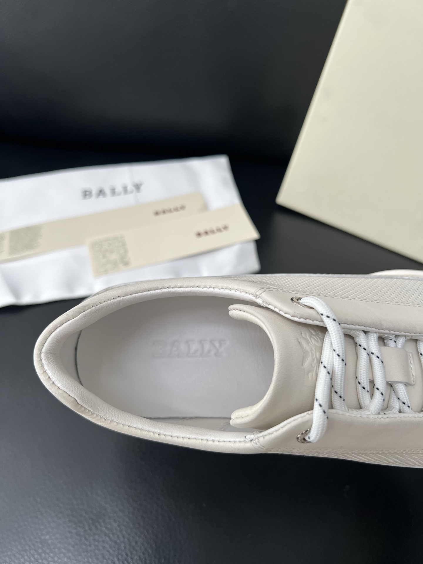  BALLY🔍顶级代购🇮🇹 巴利 经典配色专柜同步，鞋面意大利进口牛皮面料，进口水染牛皮里垫 ，鞋底：原