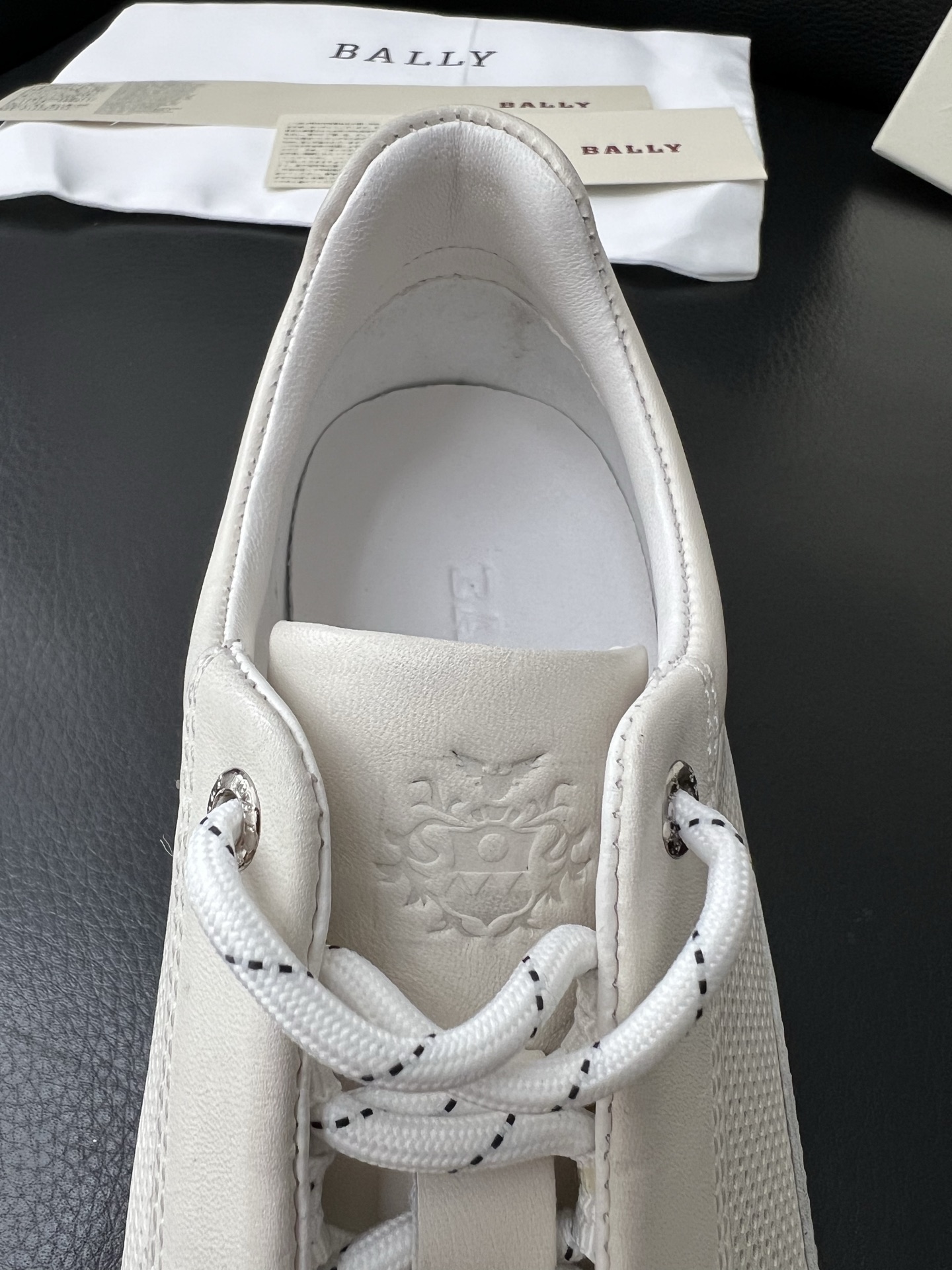 BALLY🔍顶级代购🇮🇹 巴利 经典配色专柜同步，鞋面意大利进口牛皮面料，进口水染牛皮里垫 ，鞋底：原