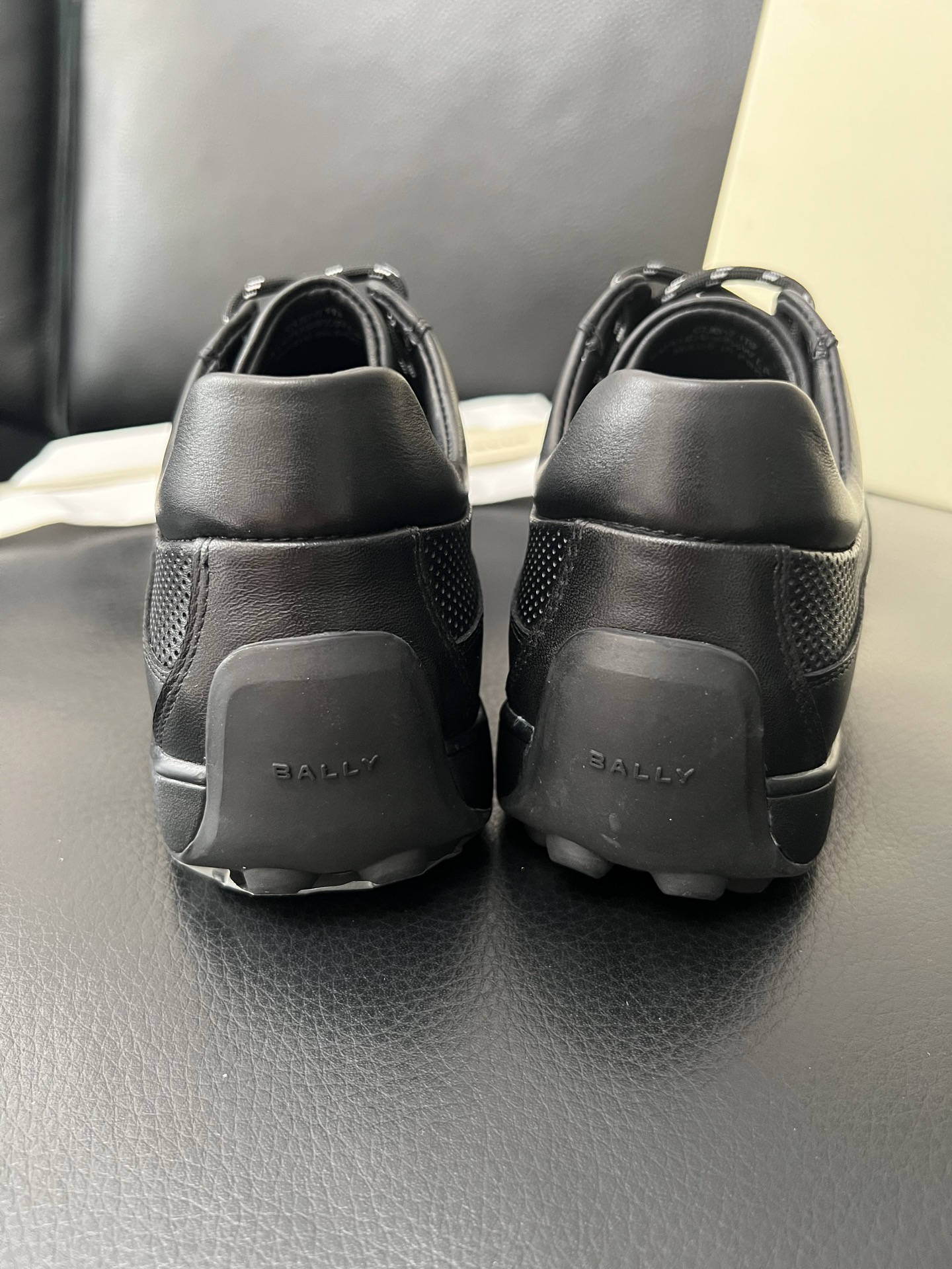  BALLY🔍顶级代购🇮🇹 巴利 经典配色专柜同步，鞋面意大利进口牛皮面料，进口水染牛皮里垫 ，鞋底：原