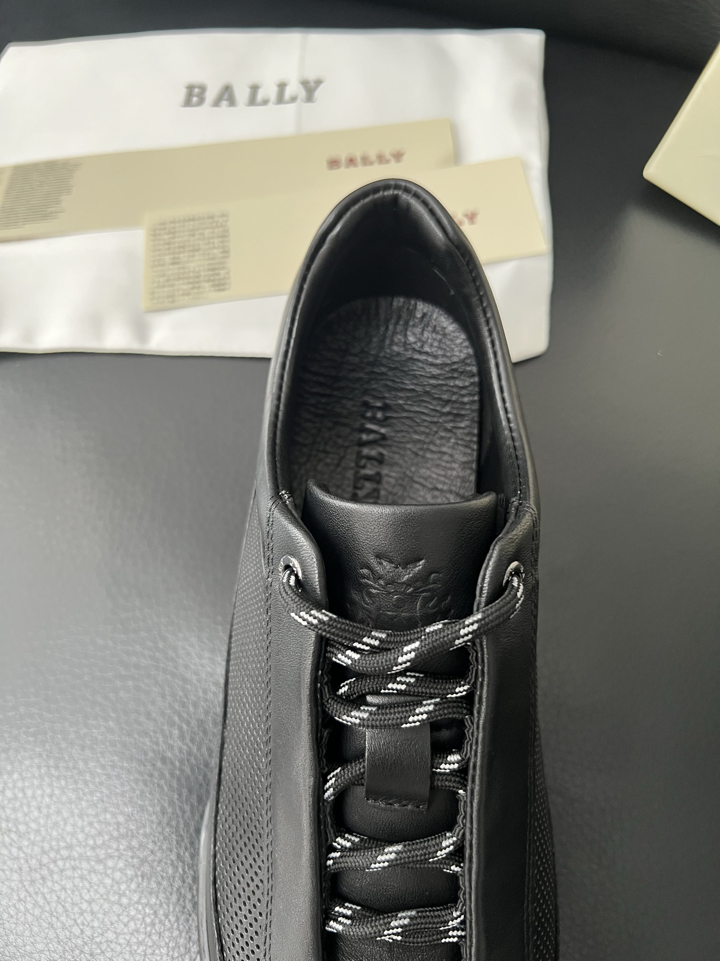  BALLY🔍顶级代购🇮🇹 巴利 经典配色专柜同步，鞋面意大利进口牛皮面料，进口水染牛皮里垫 ，鞋底：原