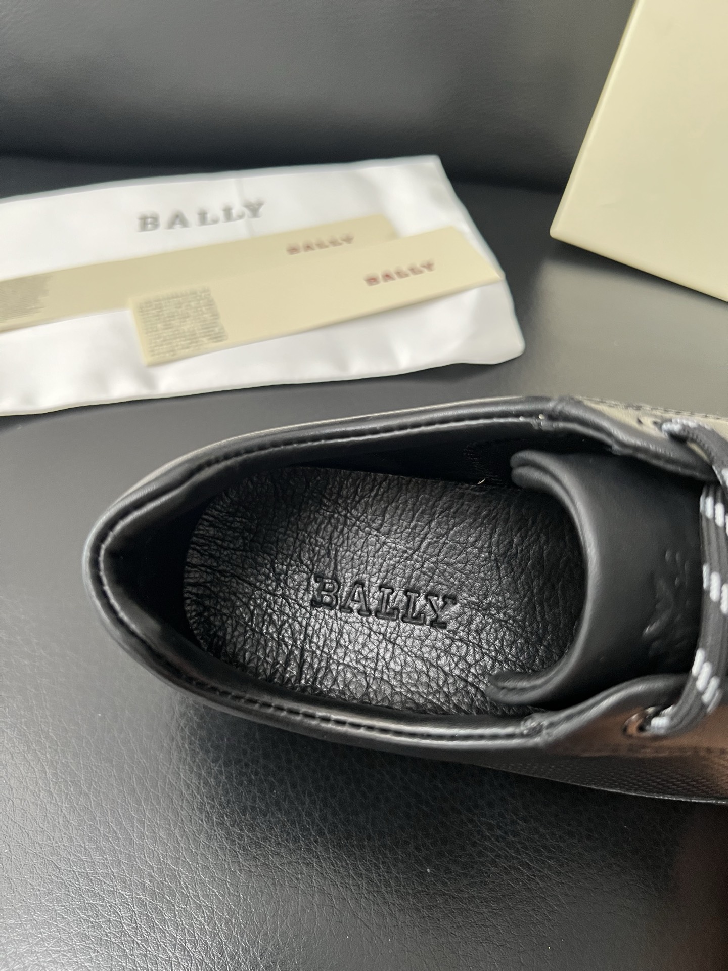  BALLY🔍顶级代购🇮🇹 巴利 经典配色专柜同步，鞋面意大利进口牛皮面料，进口水染牛皮里垫 ，鞋底：原