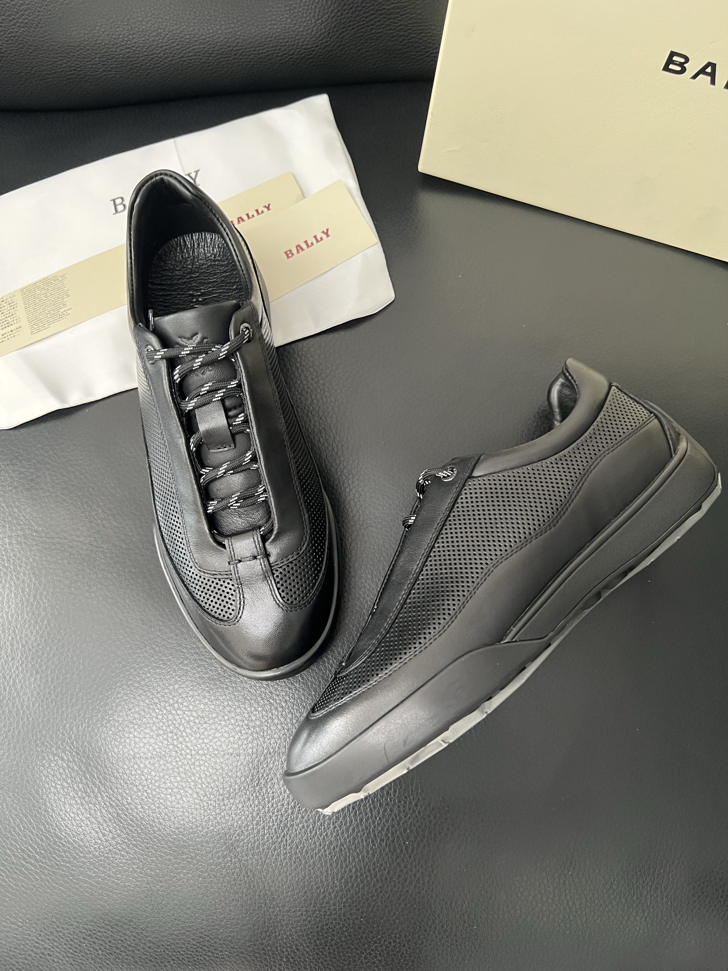  BALLY🔍顶级代购🇮🇹 巴利 经典配色专柜同步，鞋面意大利进口牛皮面料，进口水染牛皮里垫 ，鞋底：原