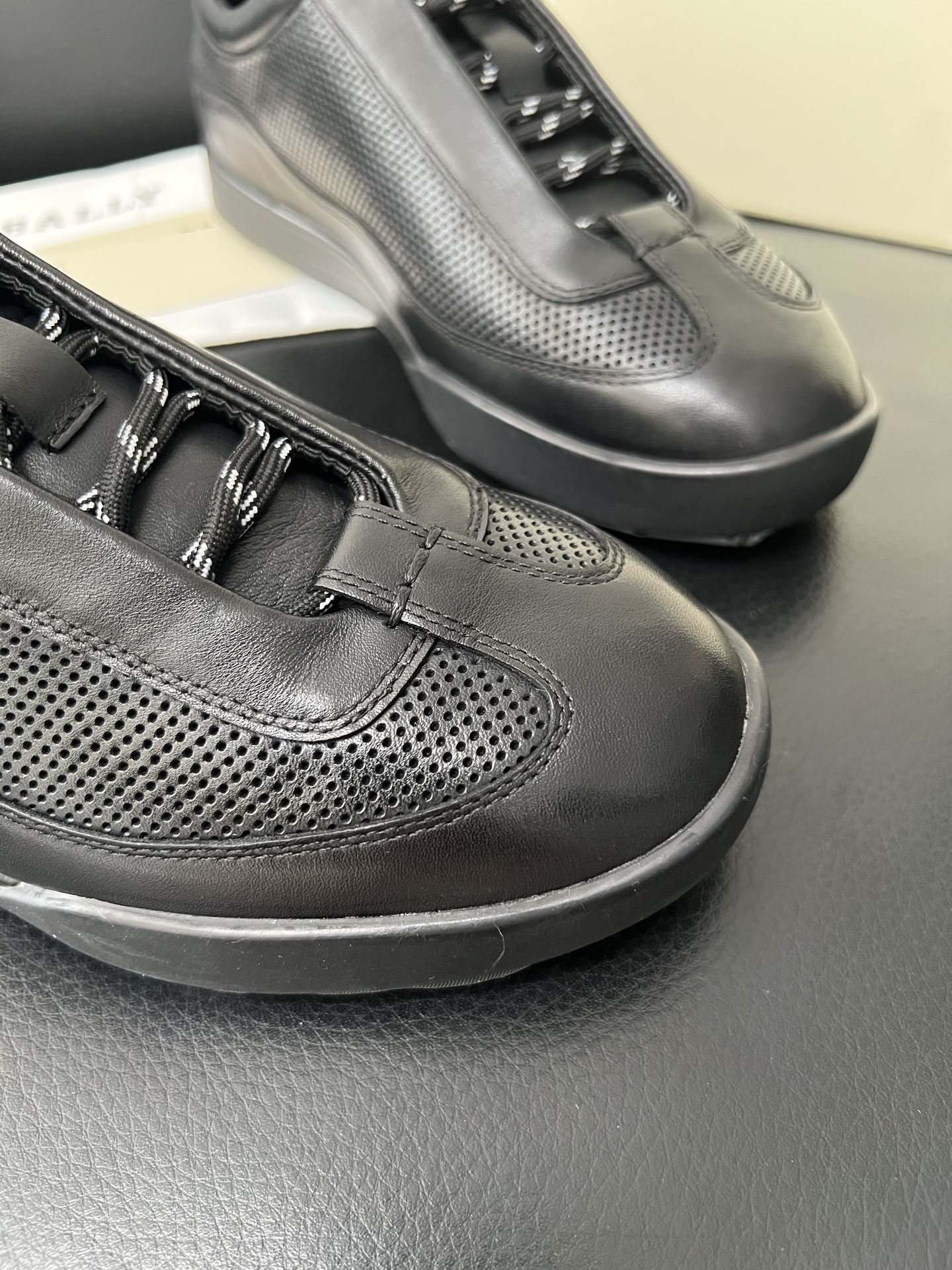  BALLY🔍顶级代购🇮🇹 巴利 经典配色专柜同步，鞋面意大利进口牛皮面料，进口水染牛皮里垫 ，鞋底：原