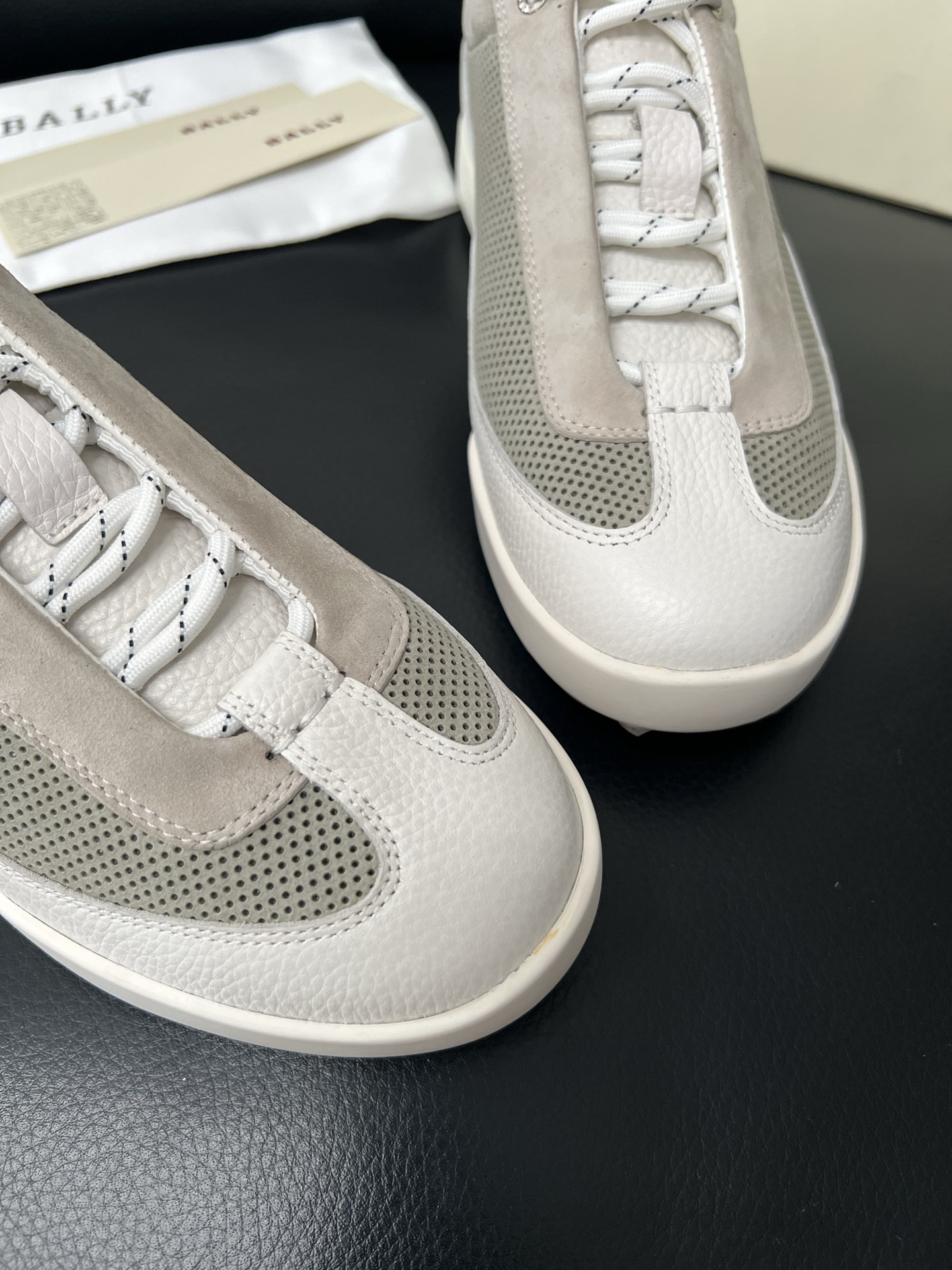  BALLY🔍顶级代购🇮🇹 巴利 经典配色专柜同步，鞋面意大利进口牛皮面料，进口水染牛皮里垫 ，鞋底：原