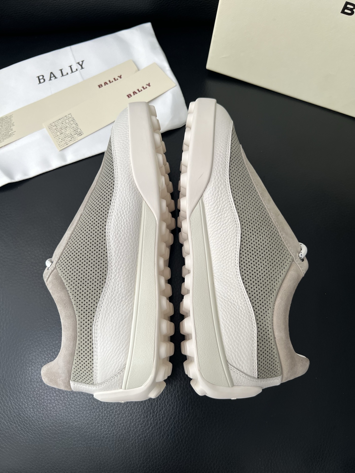  BALLY🔍顶级代购🇮🇹 巴利 经典配色专柜同步，鞋面意大利进口牛皮面料，进口水染牛皮里垫 ，鞋底：原