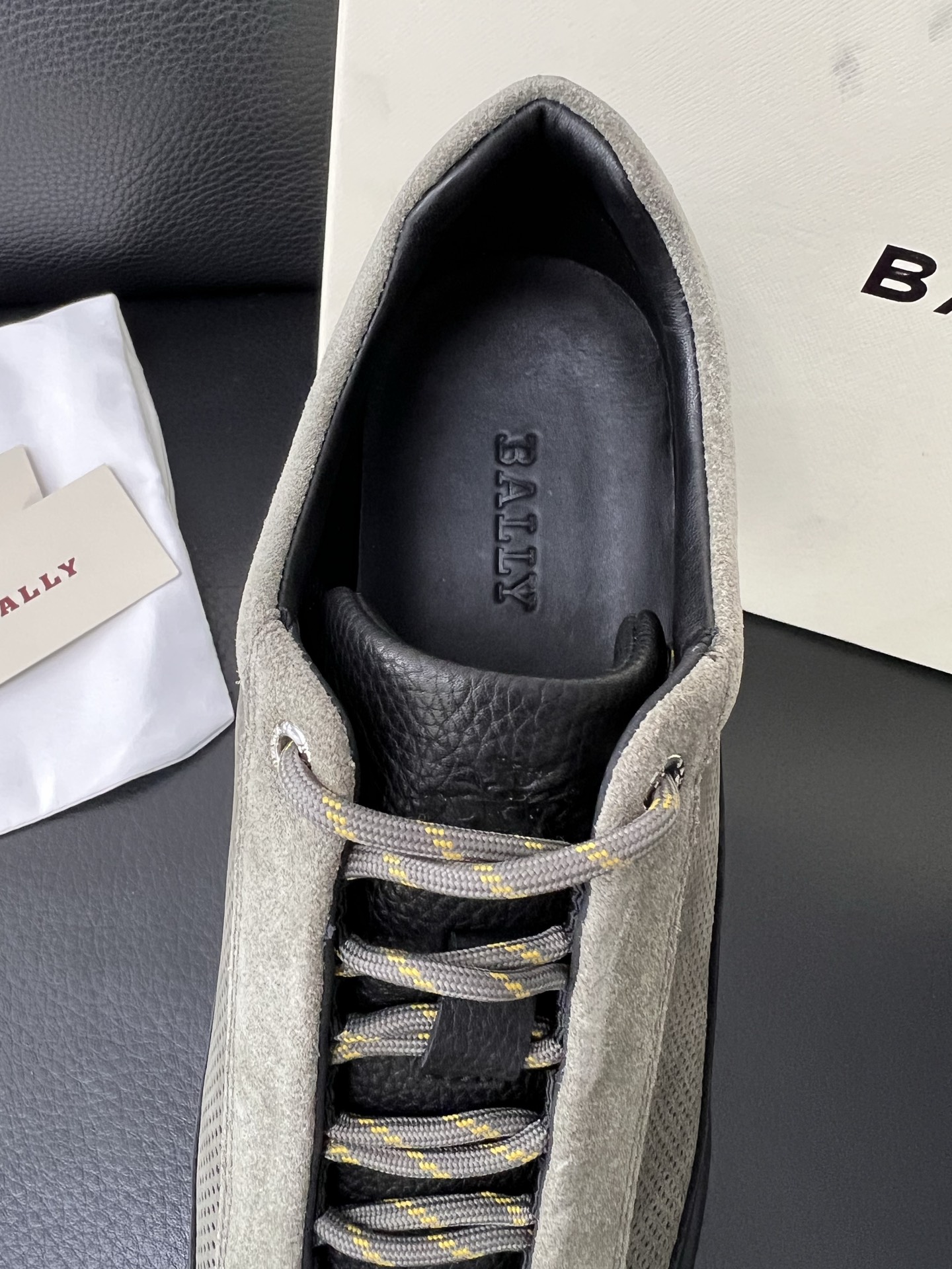  BALLY🔍顶级代购🇮🇹 巴利 经典配色专柜同步，鞋面意大利进口牛皮面料，进口水染牛皮里垫 ，鞋底：原