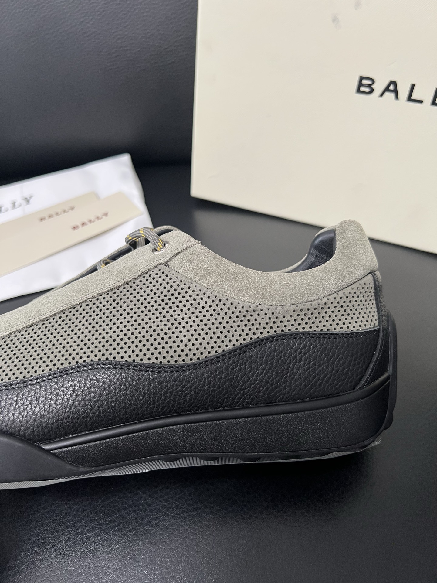  BALLY🔍顶级代购🇮🇹 巴利 经典配色专柜同步，鞋面意大利进口牛皮面料，进口水染牛皮里垫 ，鞋底：原