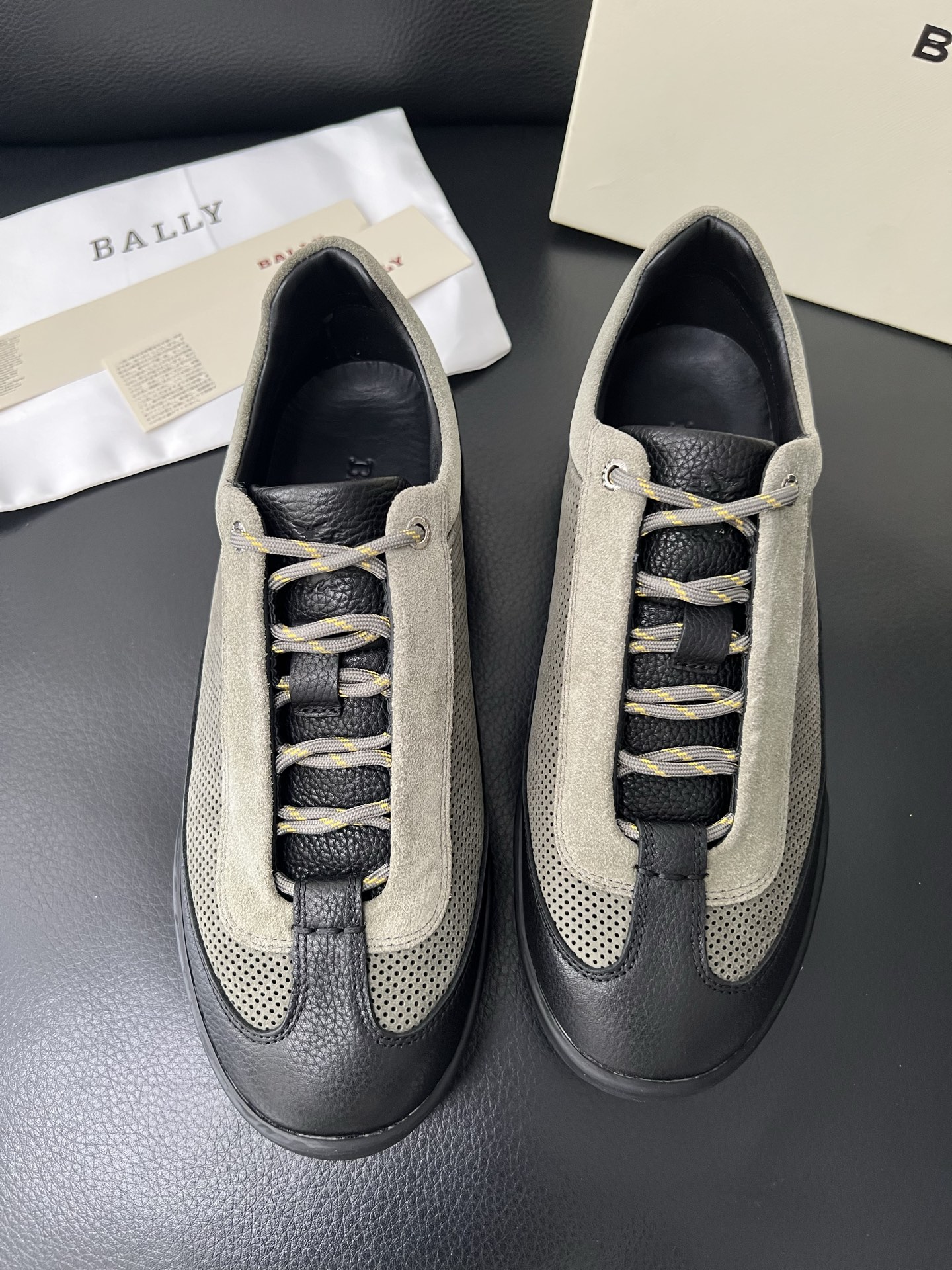  BALLY🔍顶级代购🇮🇹 巴利 经典配色专柜同步，鞋面意大利进口牛皮面料，进口水染牛皮里垫 ，鞋底：原