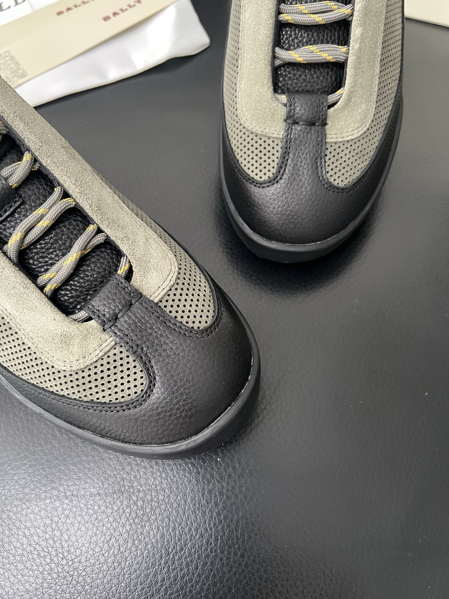  BALLY🔍顶级代购🇮🇹 巴利 经典配色专柜同步，鞋面意大利进口牛皮面料，进口水染牛皮里垫 ，鞋底：原