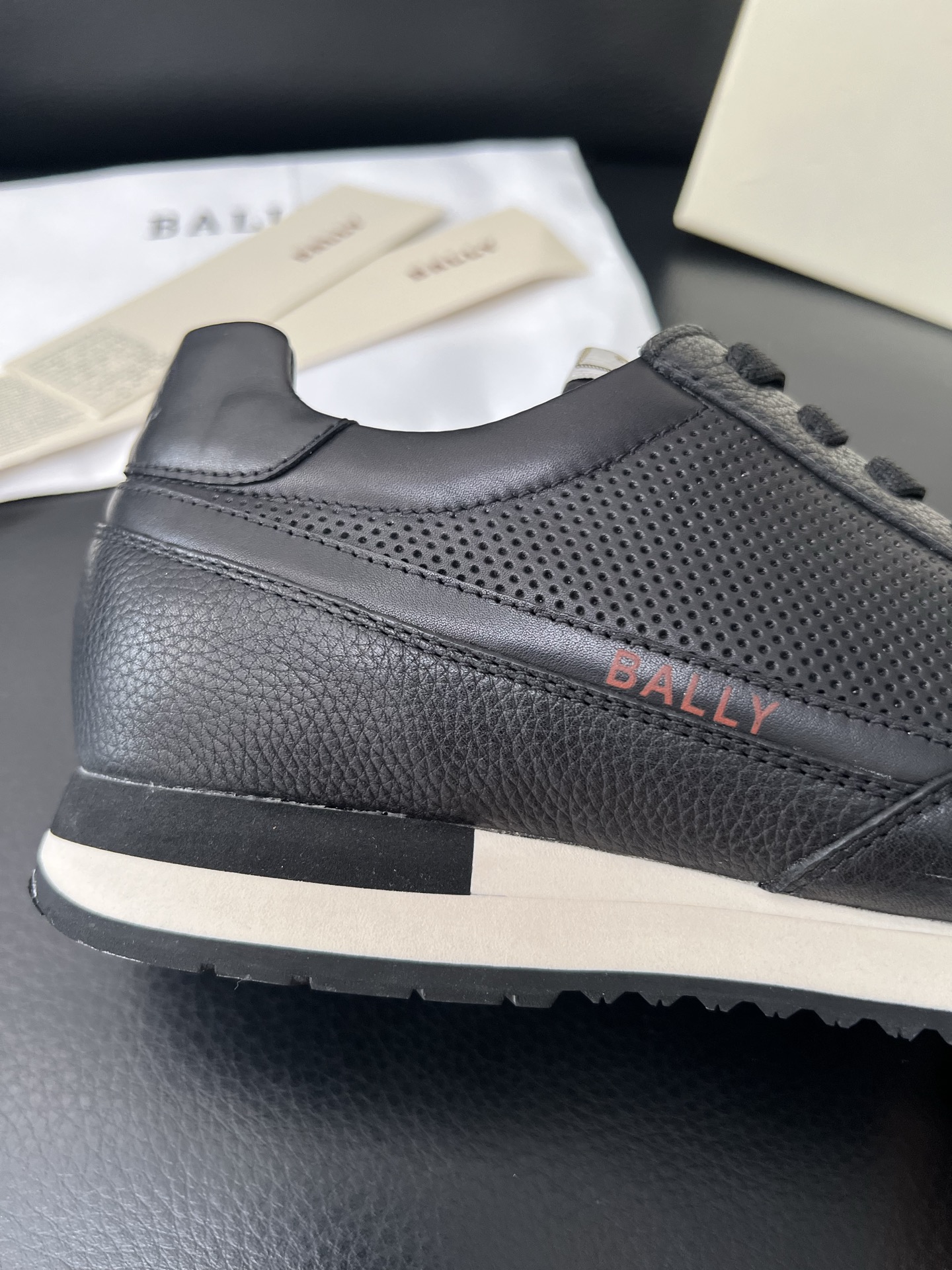  BALLY🔍顶级代购🇮🇹 巴利 经典配色专柜同步，鞋面意大利进口牛皮面料，进口水染牛皮里垫 ，鞋底：原